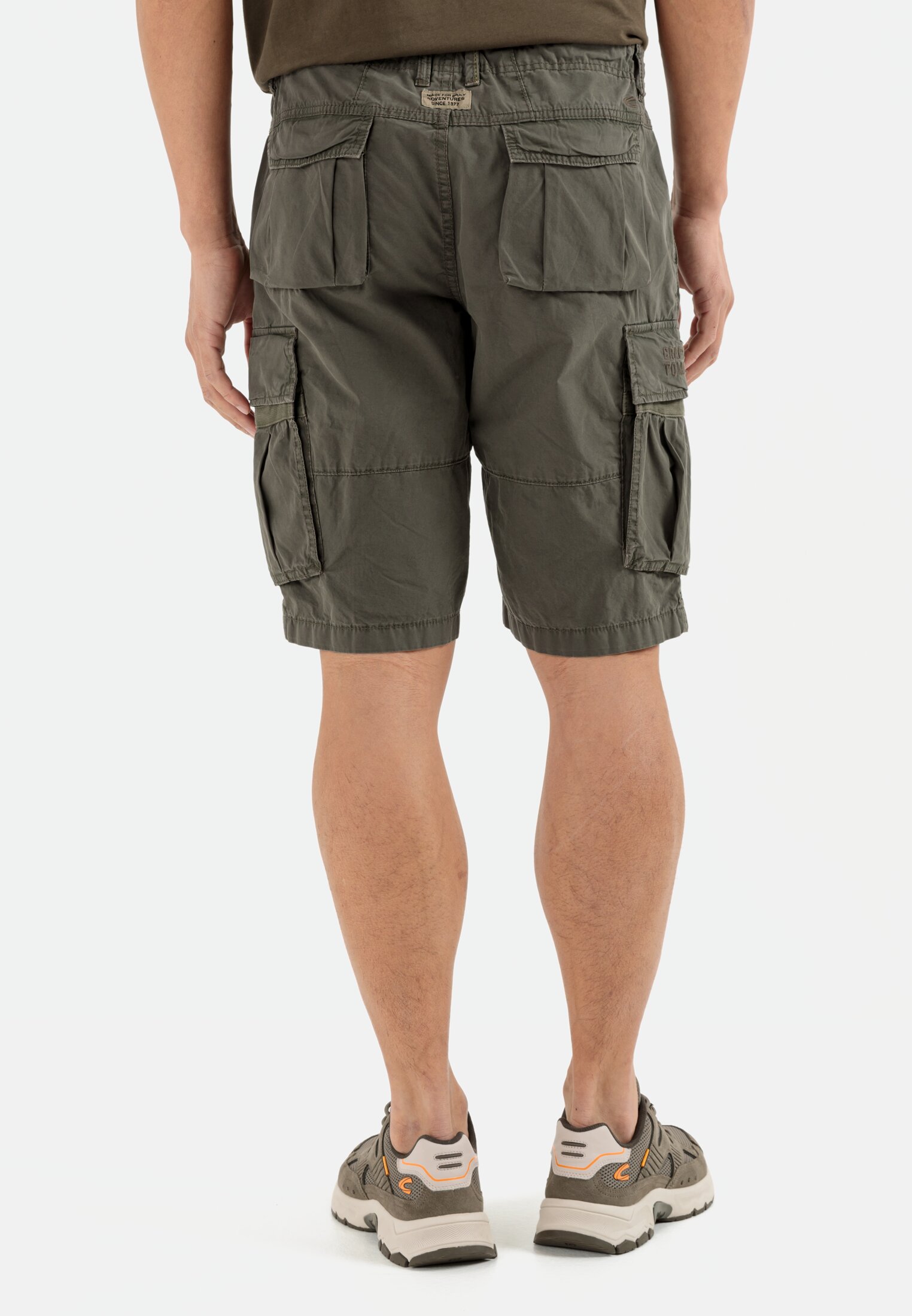 MI_496075-1F12-93_M2-00 Men Cargo Shorts Regular Fit Oliv Brown worn back