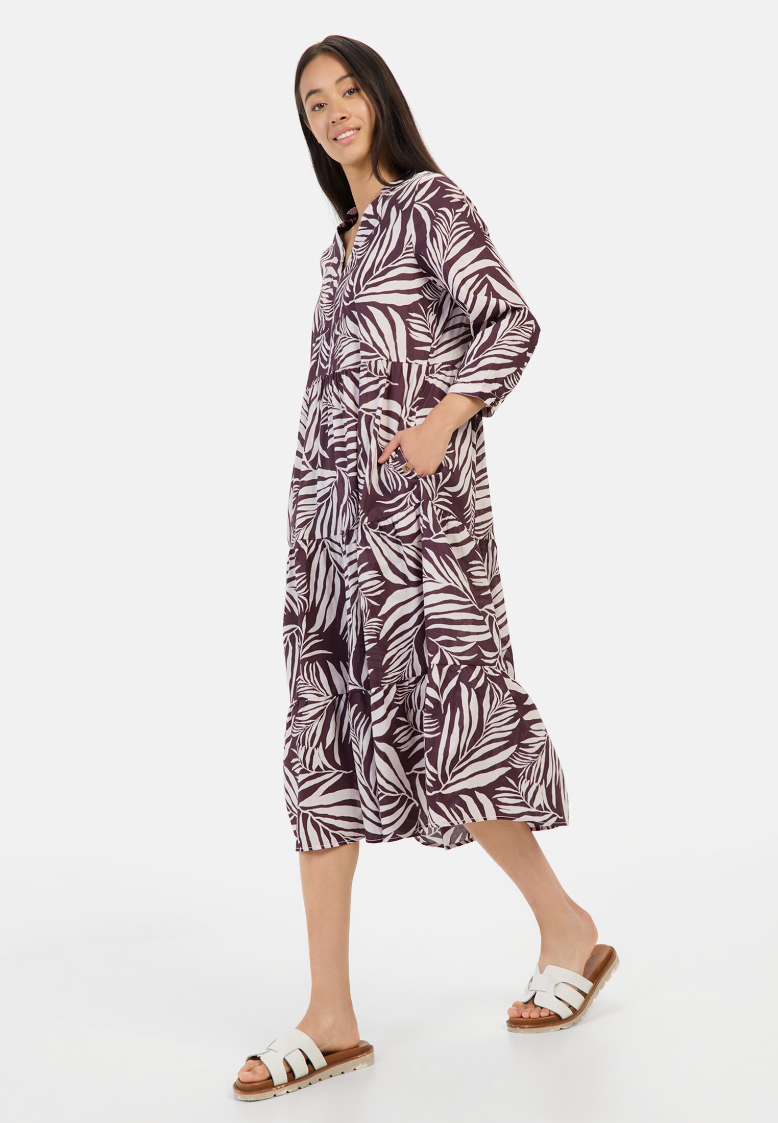 camelactive_Kleid_AOP_391280-5S52-96_M3 Women Midi summer dress with all-over print Dark Red worn front full body