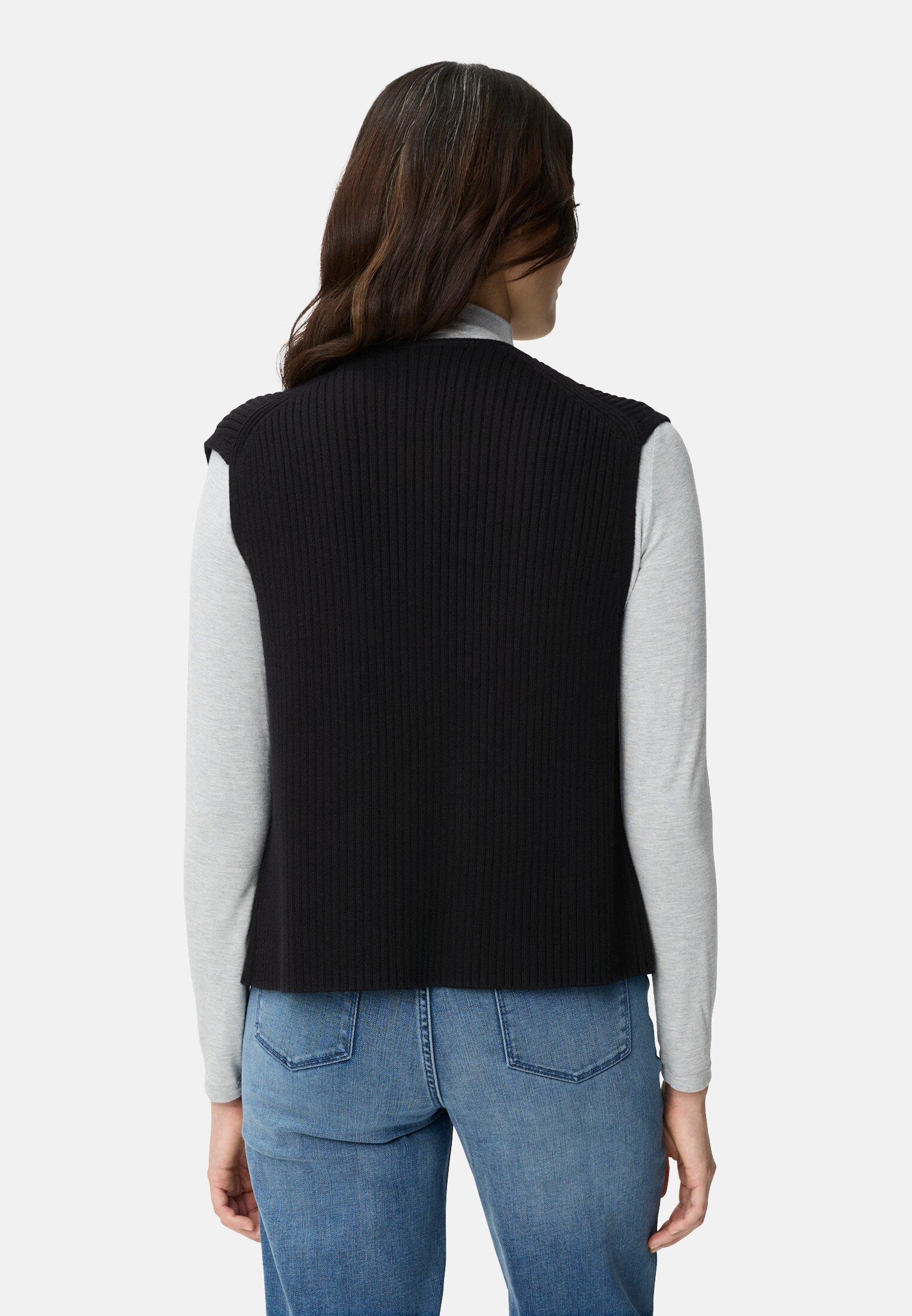 Women Knitted vest with pockets Caviar worn back