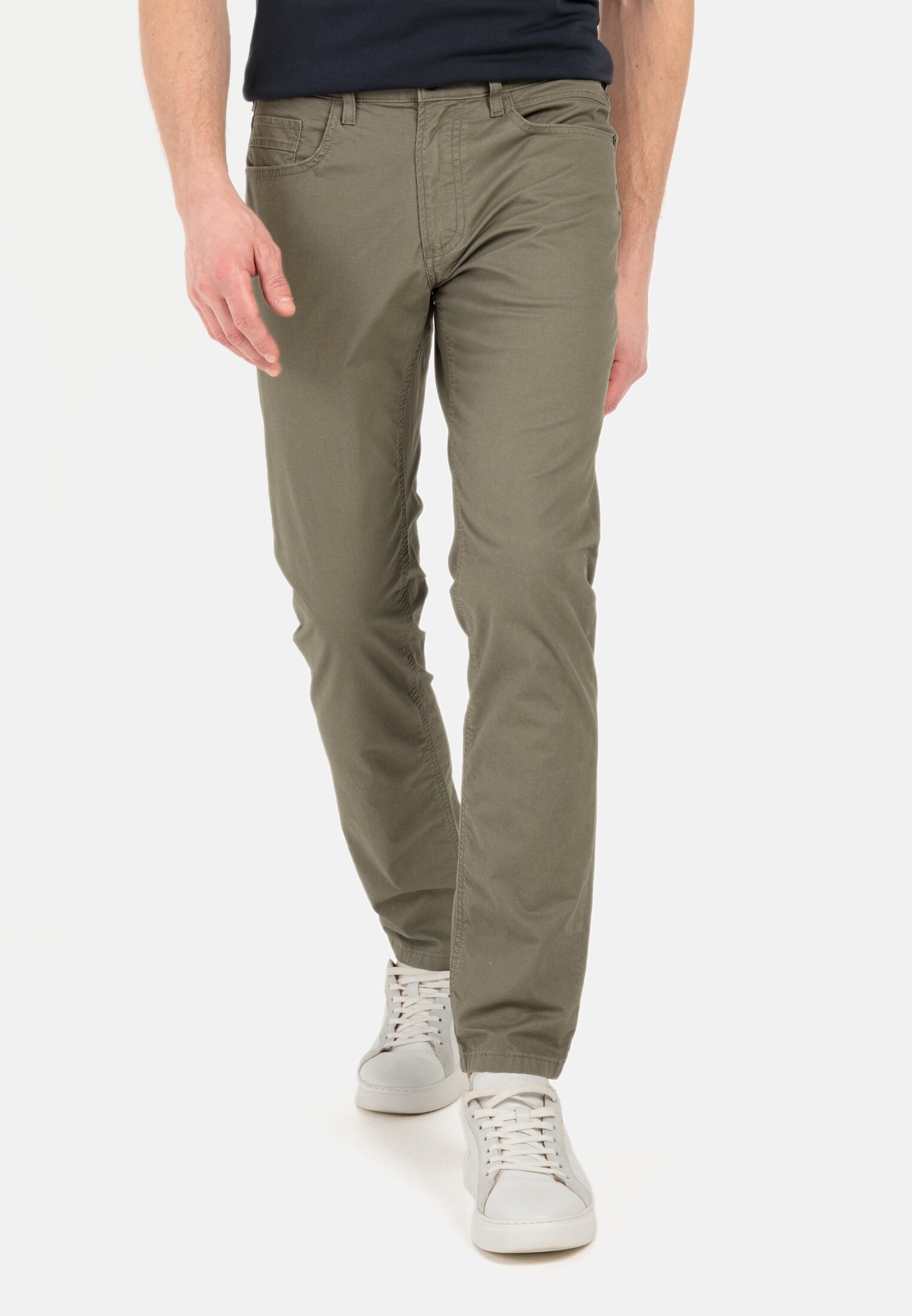 Herren Slim Fit 5-Pocket Hose Khaki getragen vorn