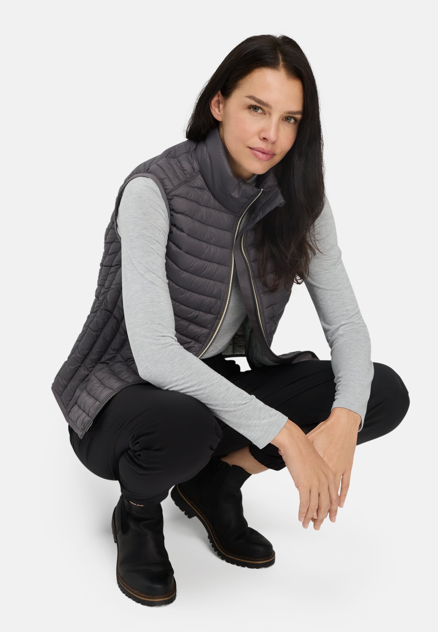 Women Quilted vest with reflective details Grey worn emotional