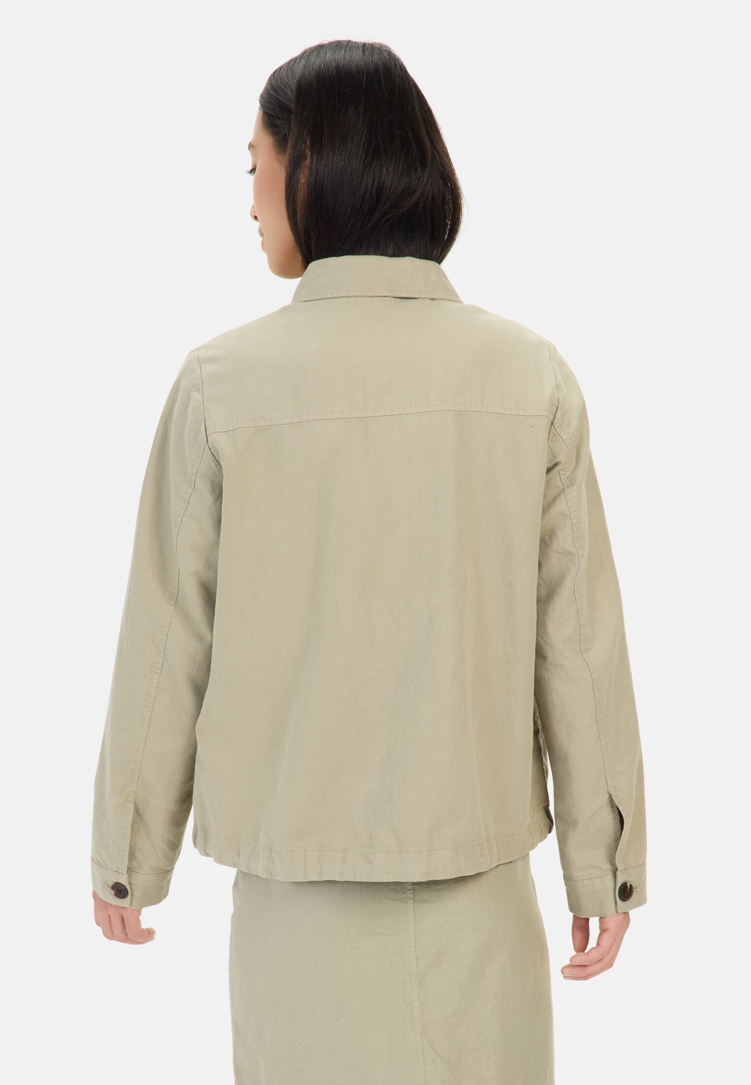 camelactive_Blazer_Dark_Straw_344190-5F98-19_M2 Women Lightweight blazer made from a linen blend Beige worn back