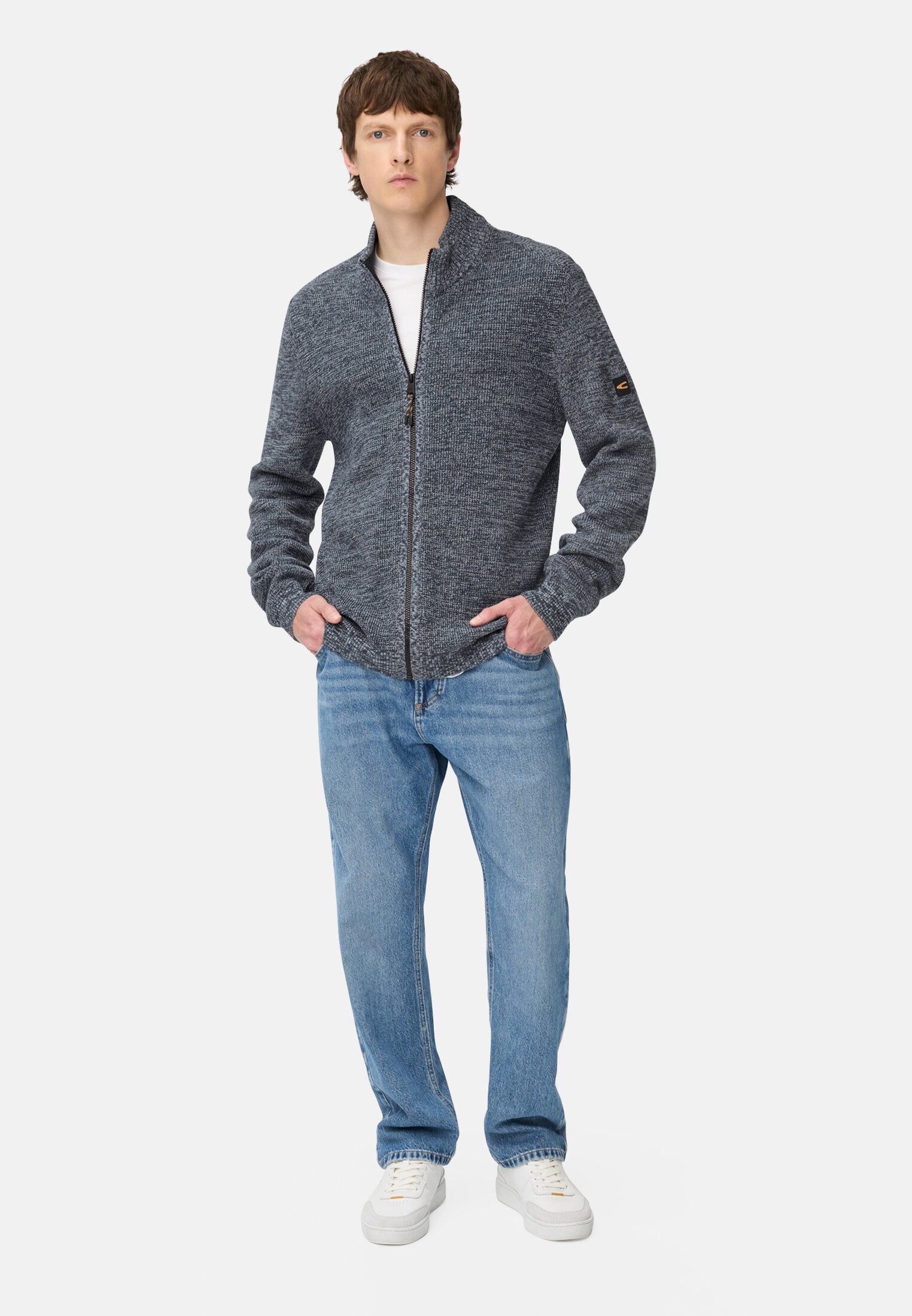 Heren Gebreide cardigan van een zachte katoenmix Inktblauw gedragen voor lichaam compleet 
