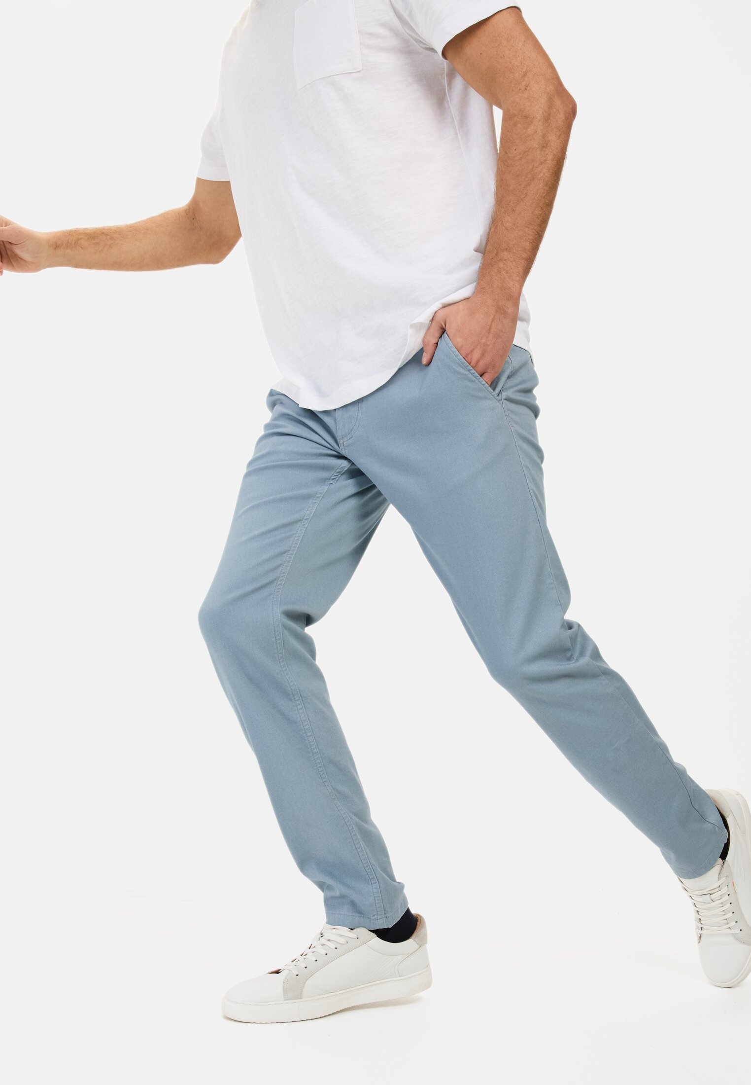 Heren Basic chino slim fit Blauw gedragen emotional 