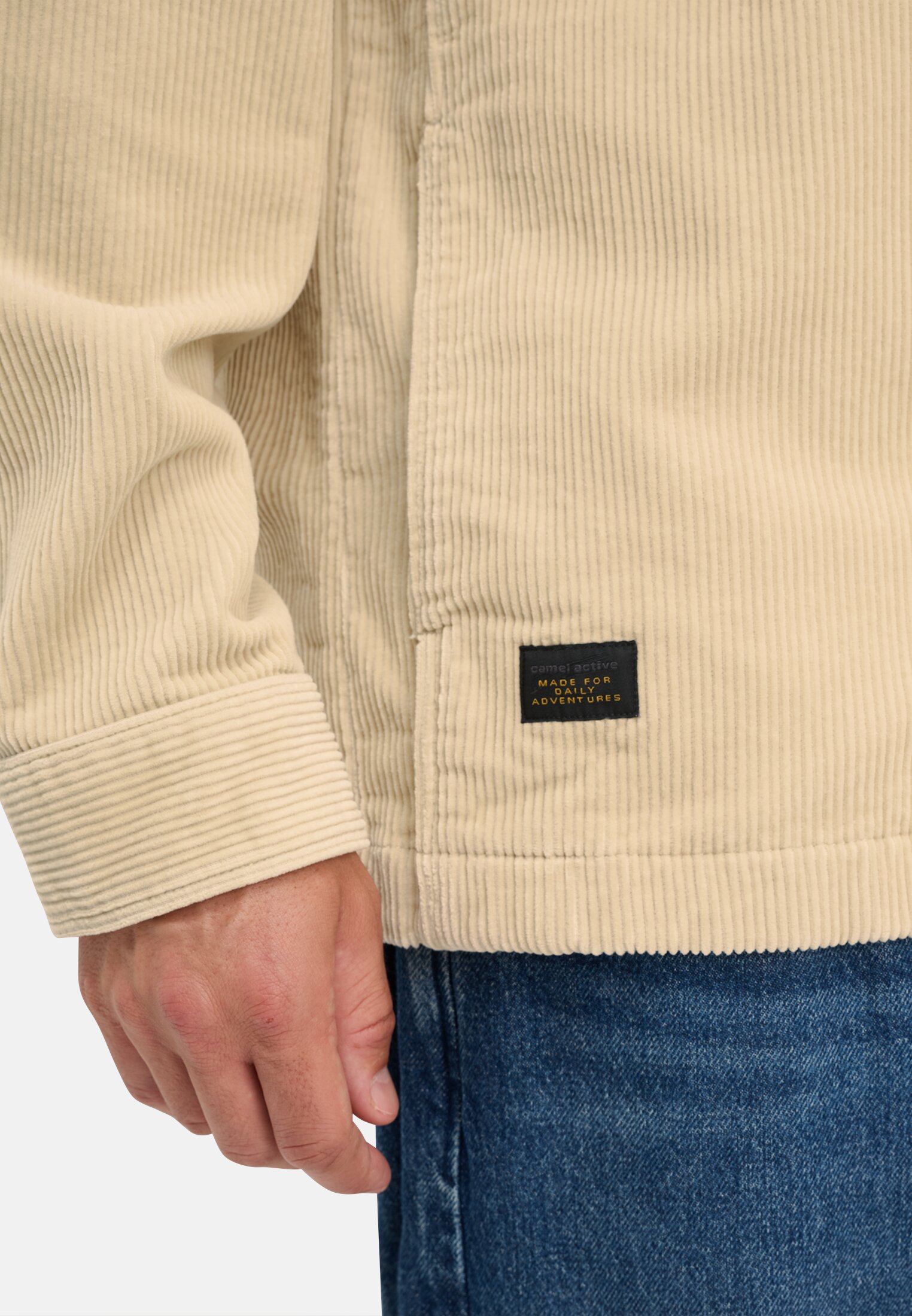 Herren Cord Overshirt mit Druckknöpfen Hafer getragen detailliert nah