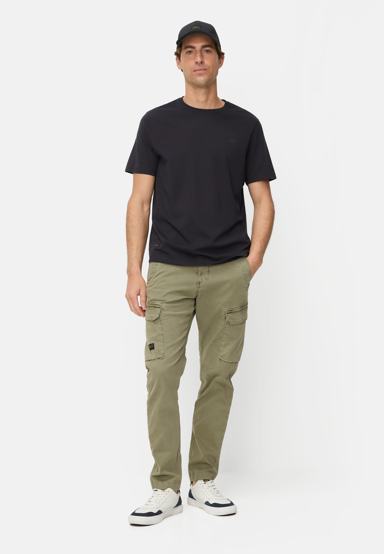 Herren fleXXXactive® T-Shirt mit Quick Dry Funktion Navyblau getragen vorne Ganzkörper