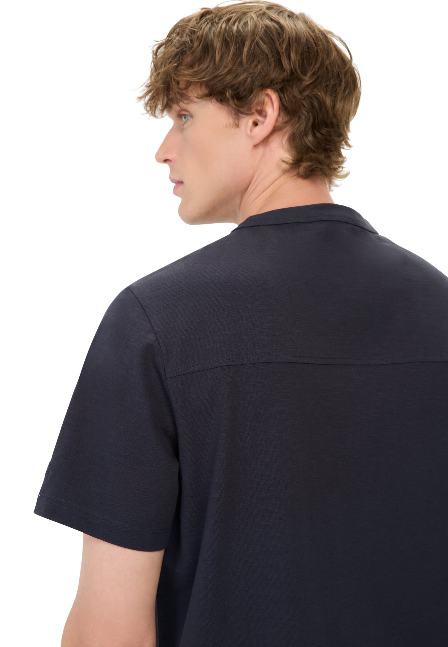 Men Organic T-shirt made of pure cotton Navy blue worn detail close