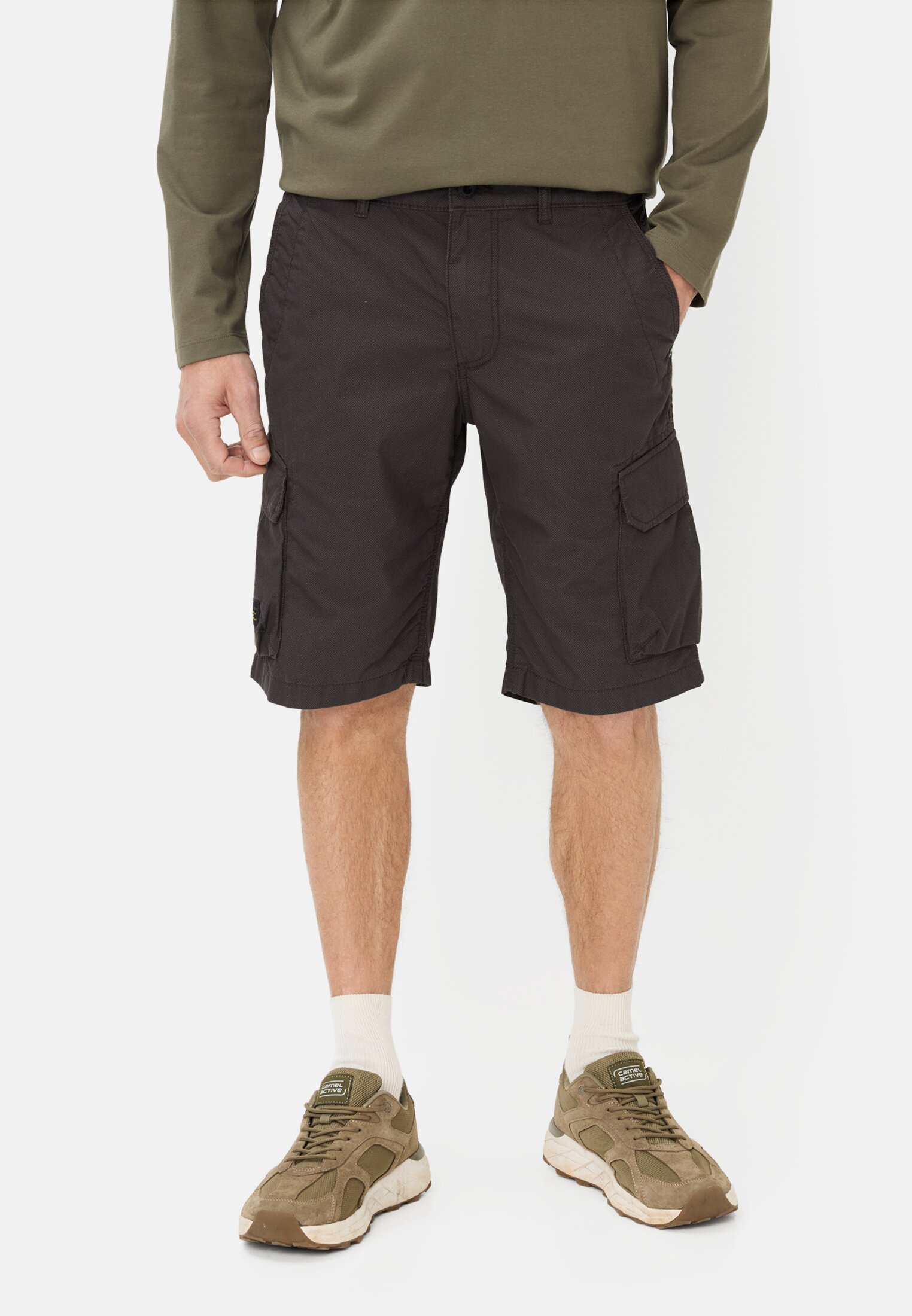 Men Cargoshorts made of pure cotton Black worn front