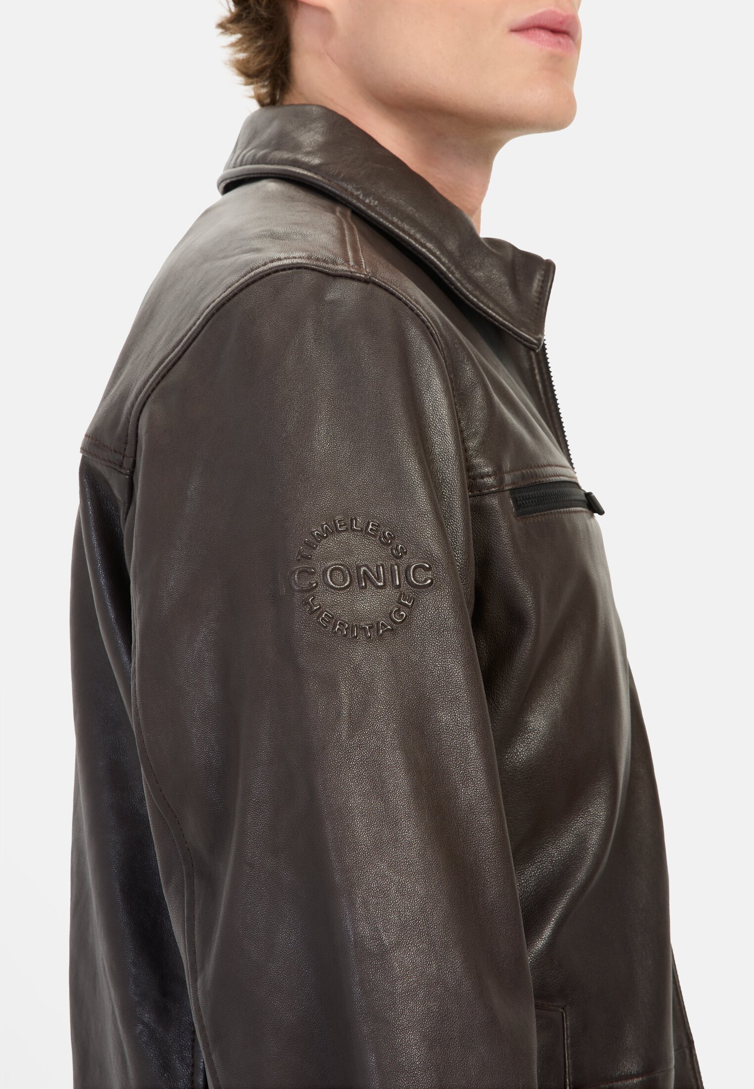 Herren Leder Blouson Braun getragen detailliert nah