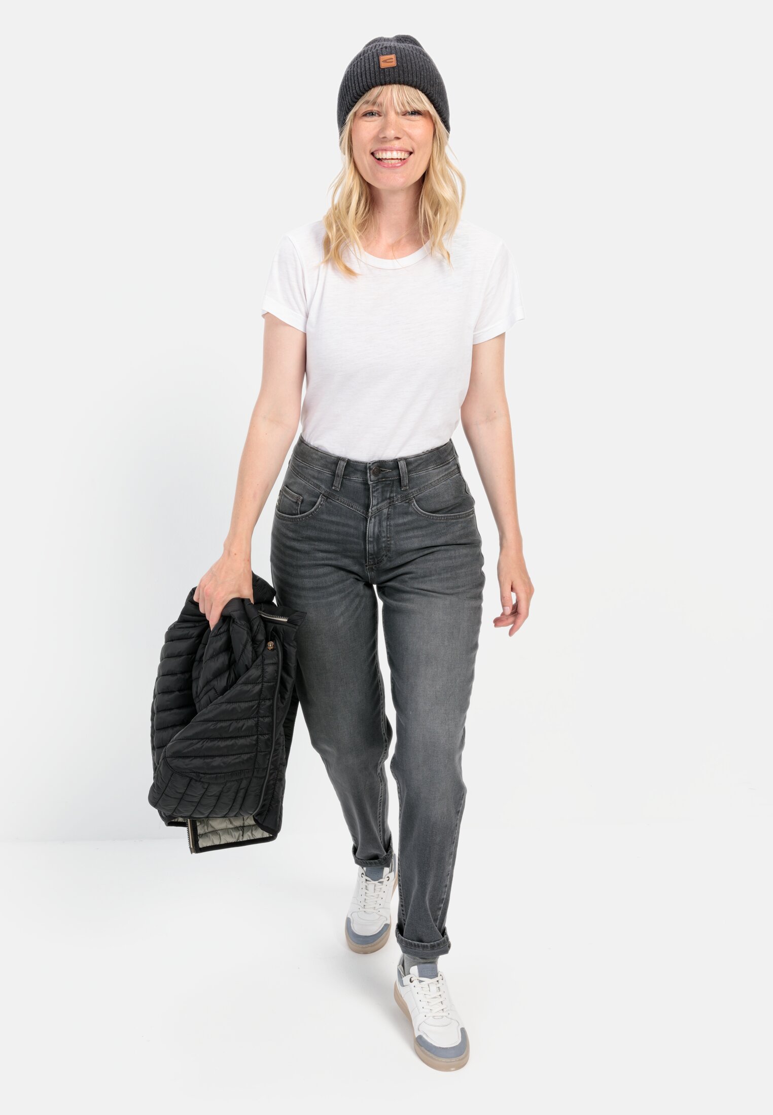 Vrouwen Mom Fit 5-Pocket Jeans Donker Grijs gedragen voor lichaam compleet