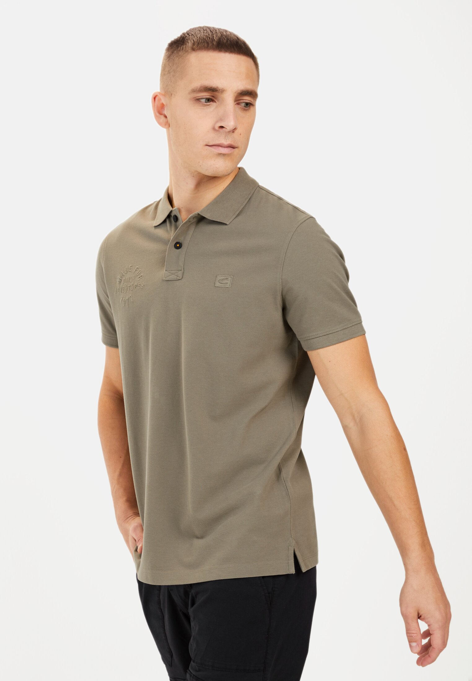 Herren Kurzarm Poloshirt aus Baumwolle Khaki getragen vorn