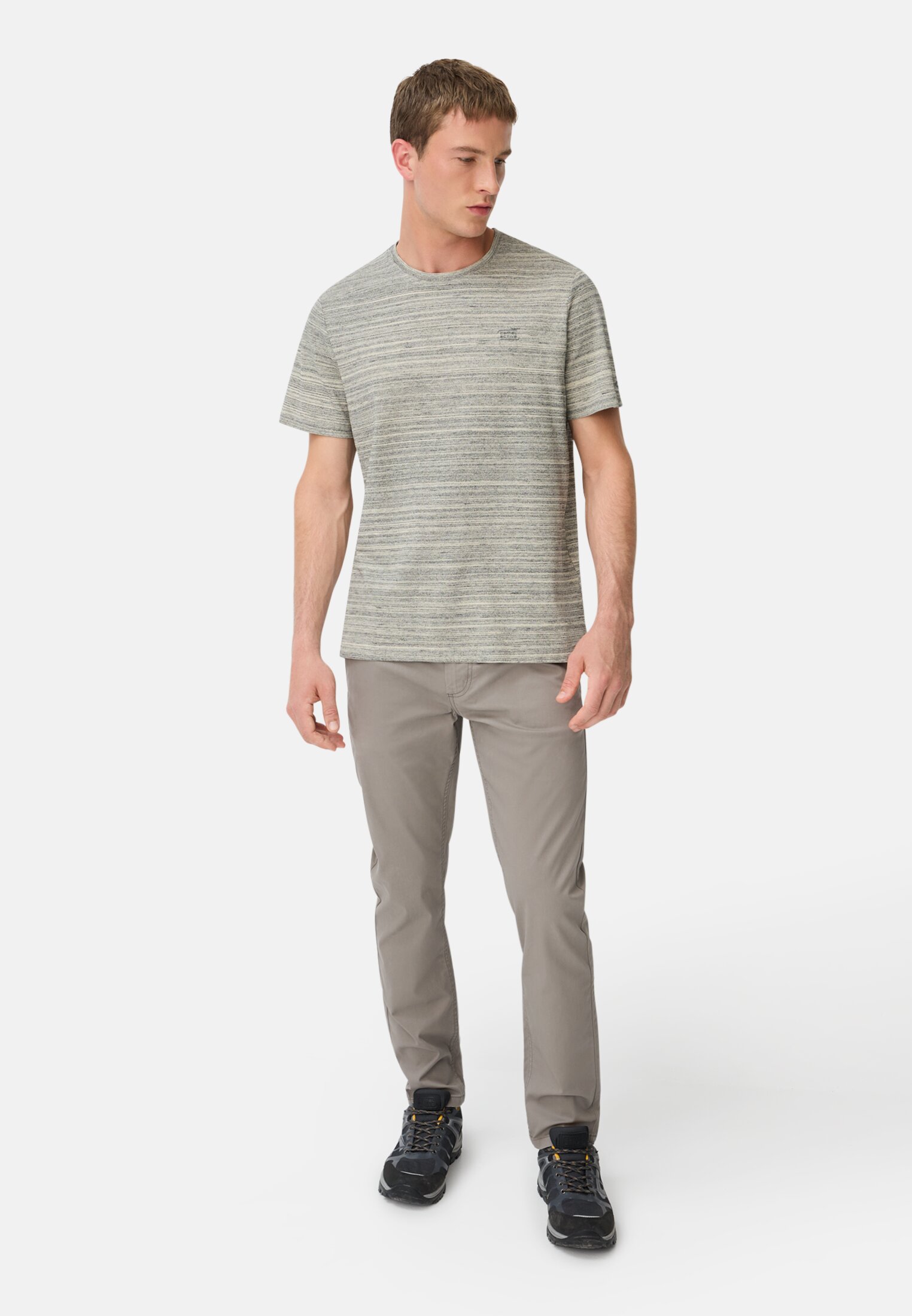 Men T-shirt with cooling performance Oats worn front full body