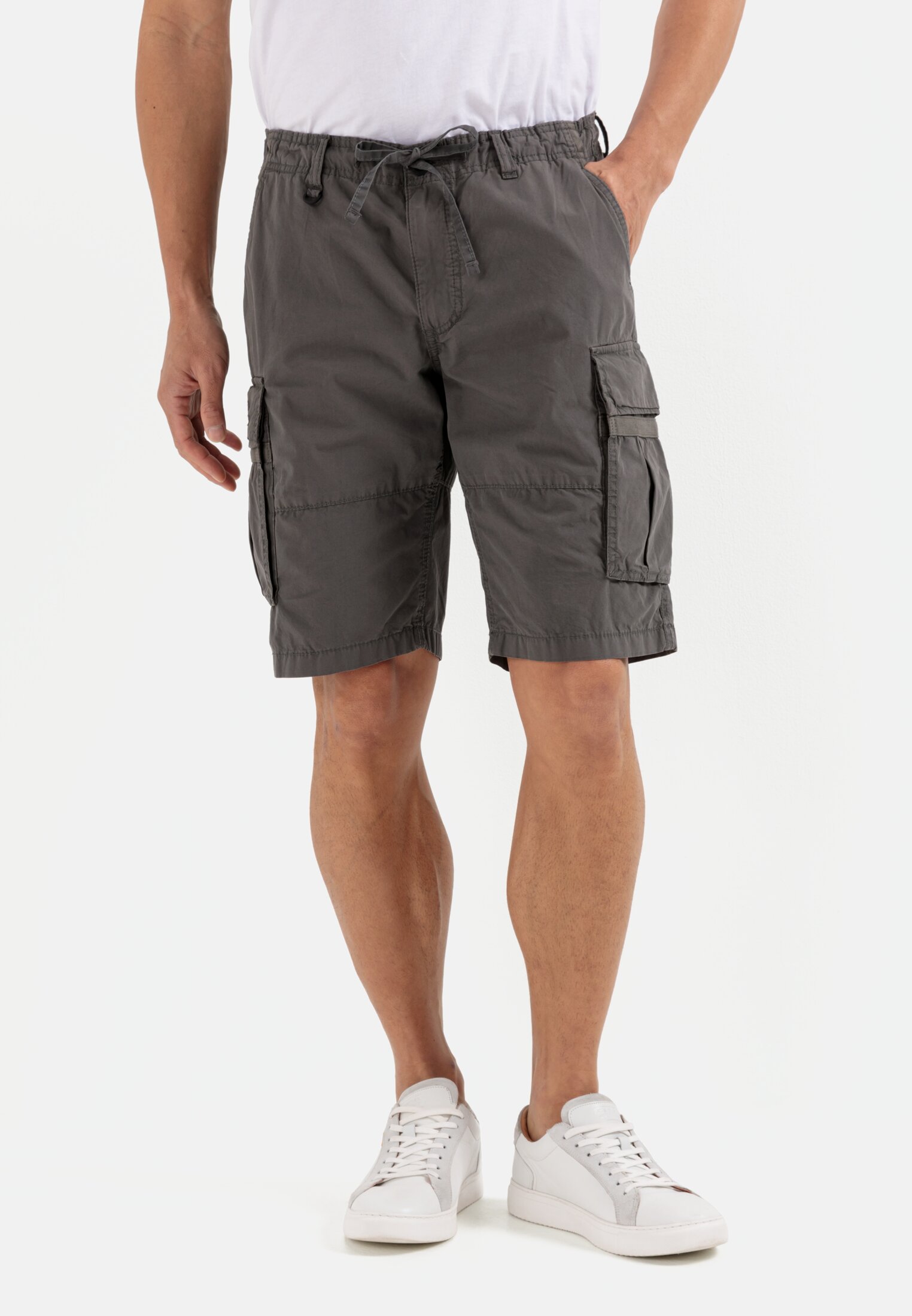 Herren Cargo Shorts Regular Fit Dunkelgrau getragen vorn