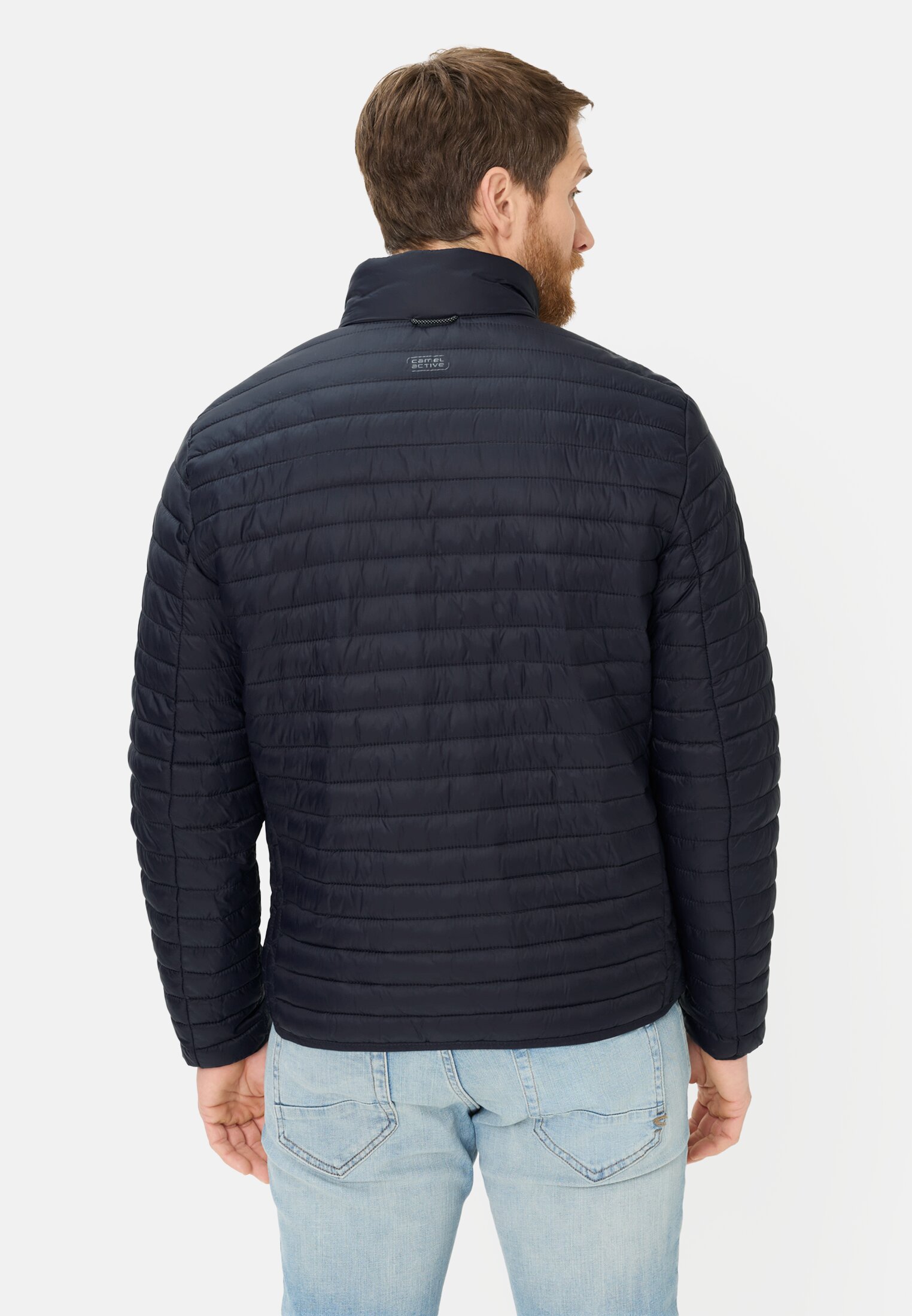 Heren Steppjas met waterafstotende functie Marineblauw gedragen achter