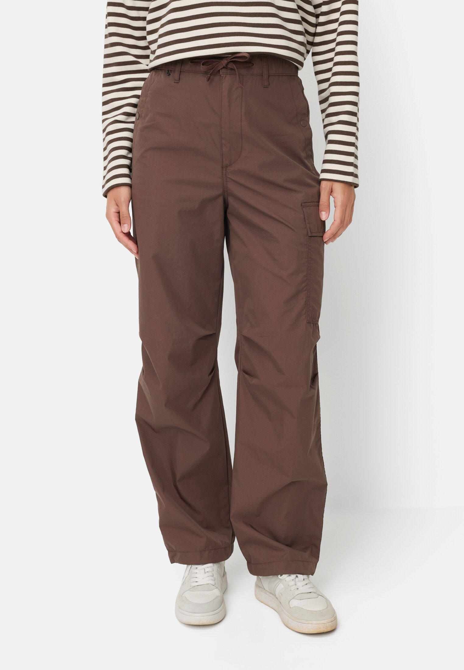 Vrouwen Cargo broek met trekkoord Bruin gedragen voor