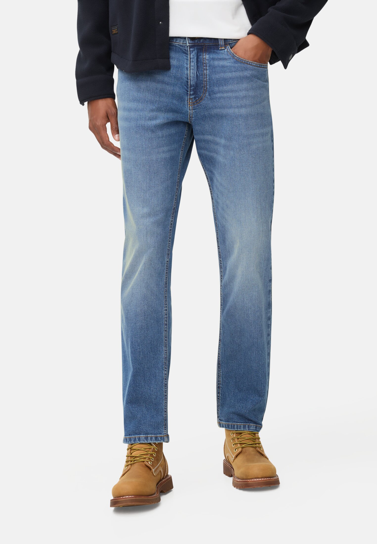 Herren Regular Fit 5-Pocket Hose Blau getragen vorn