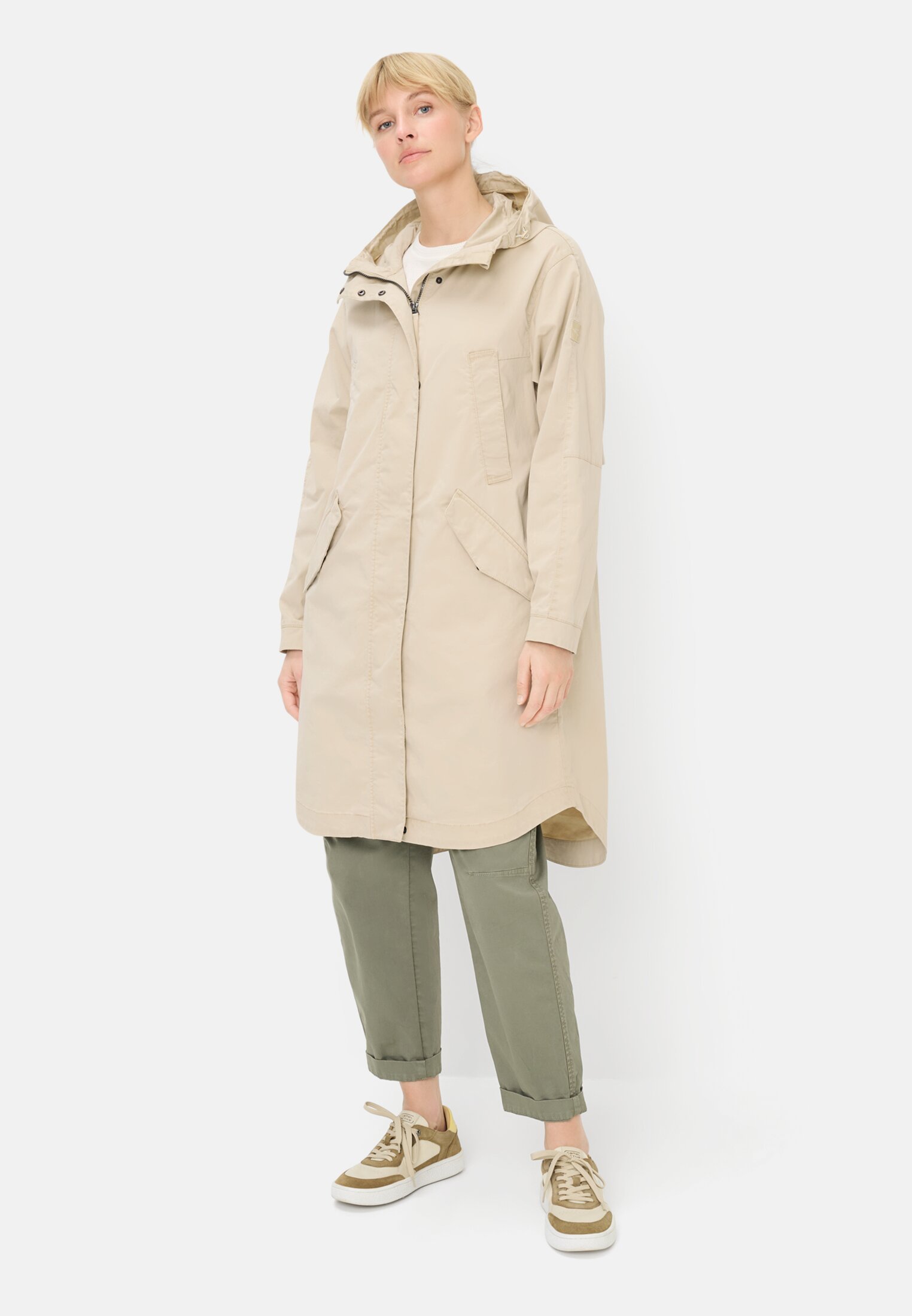 Damen Mantel mit verstellbarer Kapuze Sand getragen vorn