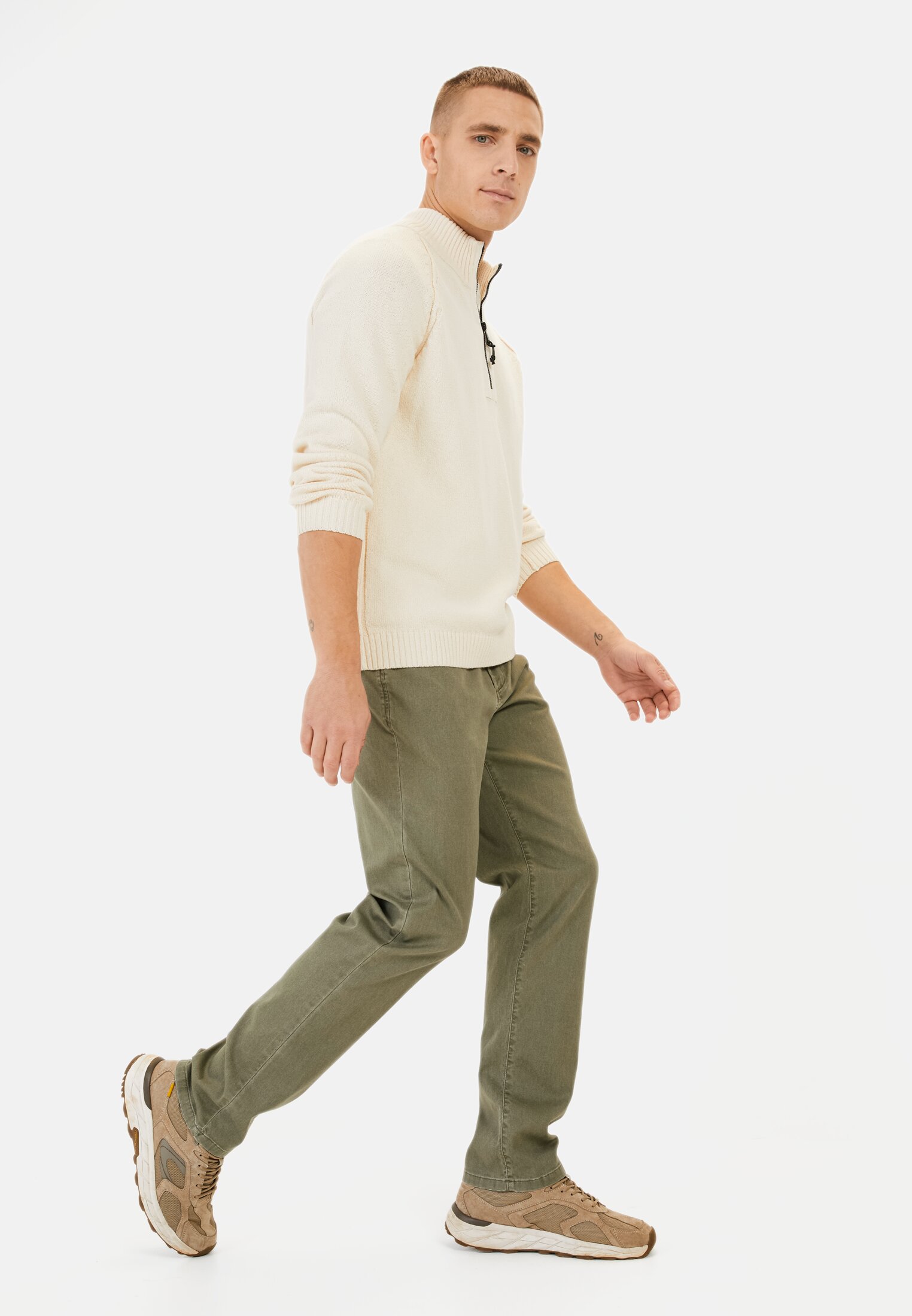 Men Relaxed Fit 5 Pocket Trousers Khaki worn emotional