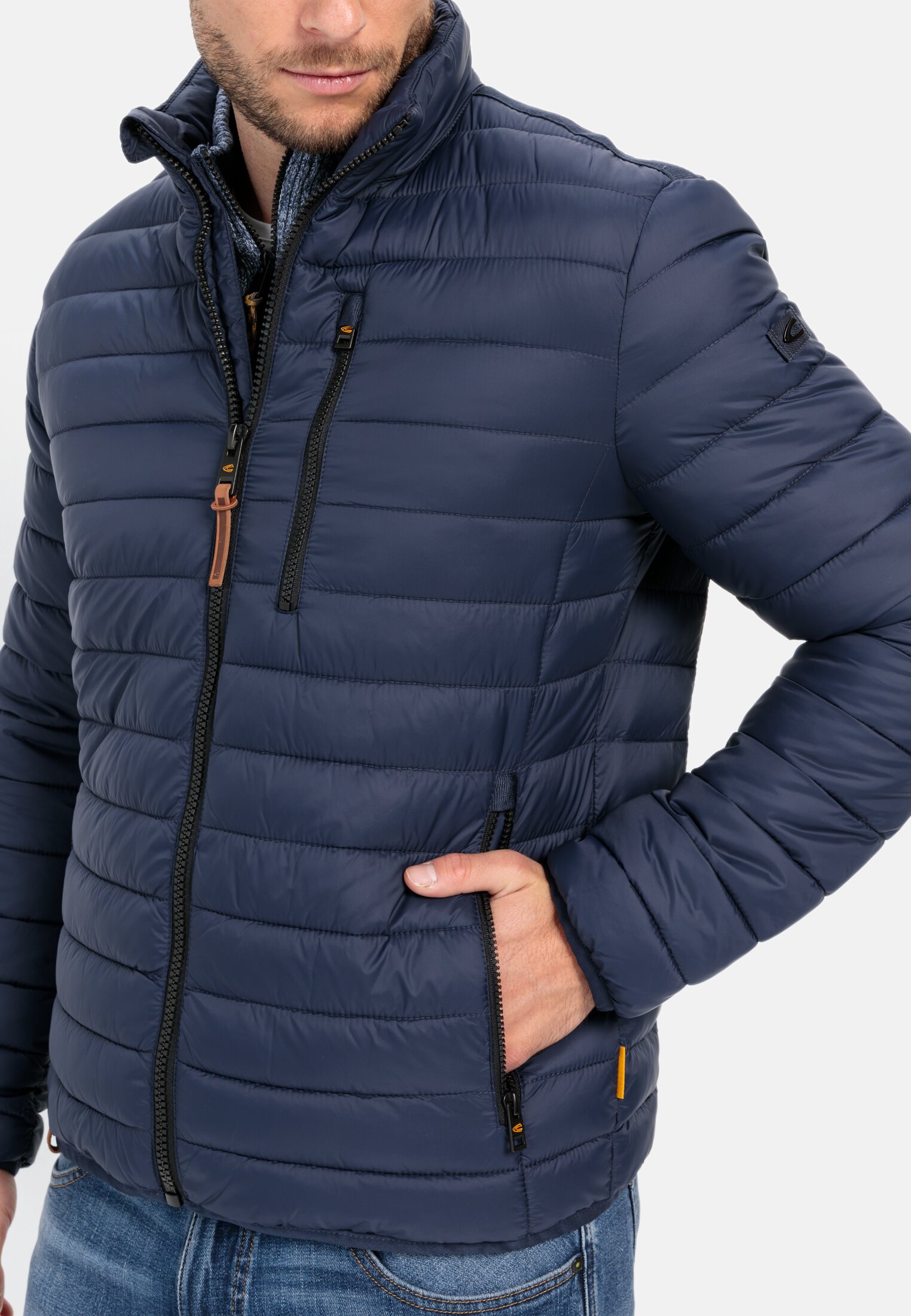 Men Downfree quilted jacket from recycled polyester Dark Blue worn detail close