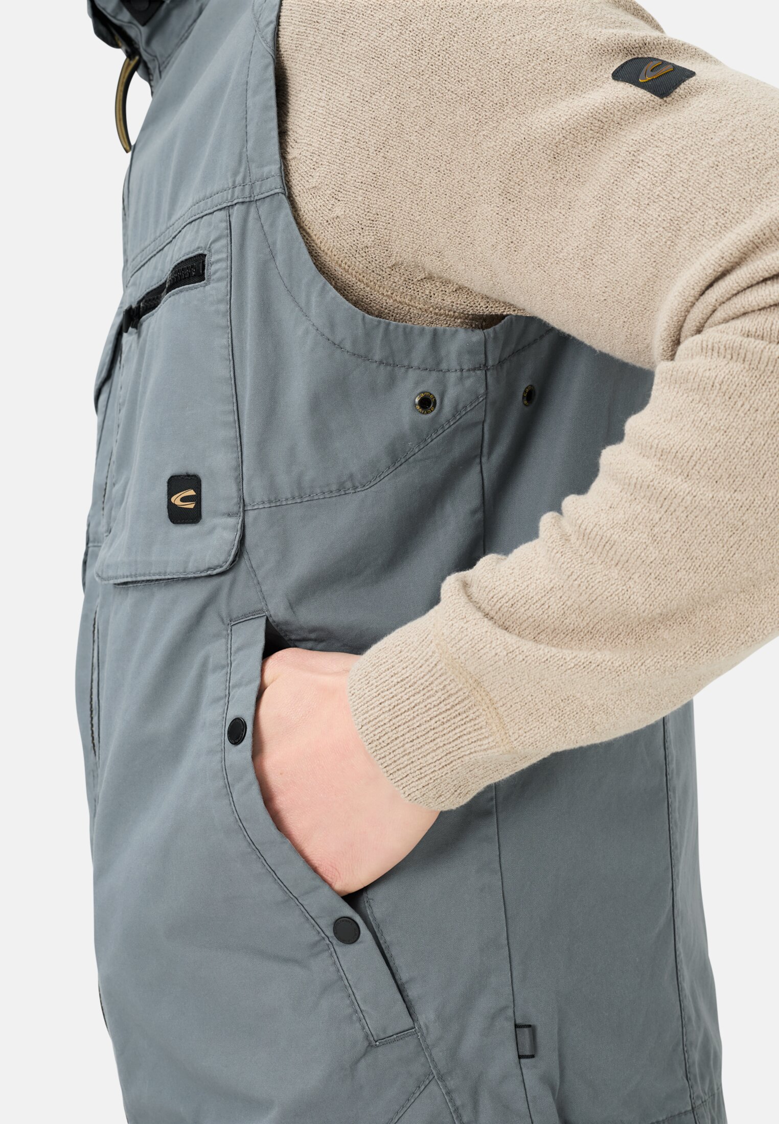 Men Outdoor vest with inner pockets Storm Blue worn detail close