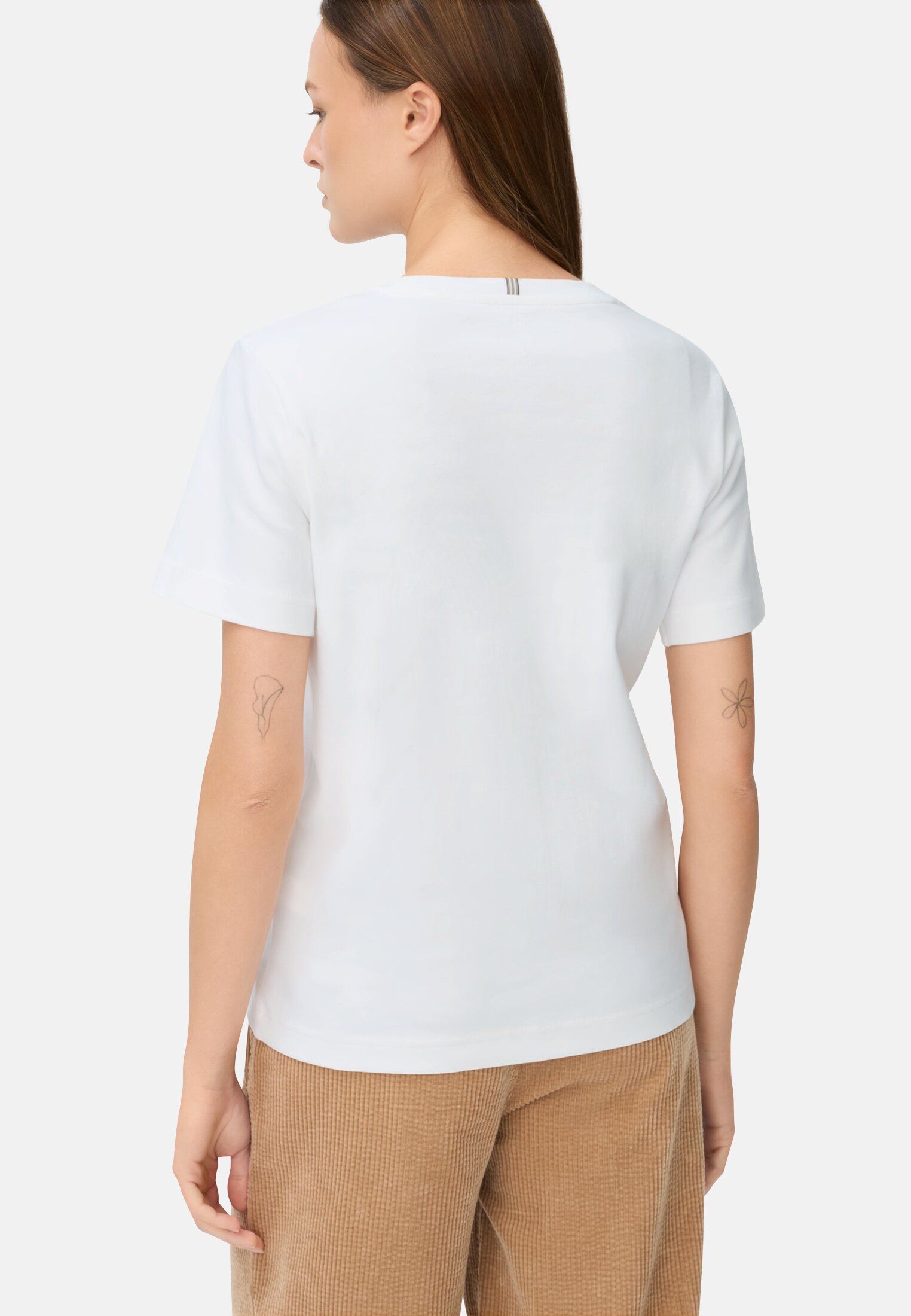 Damen T-Shirt aus reiner Baumwolle Milchweiß getragen hinten