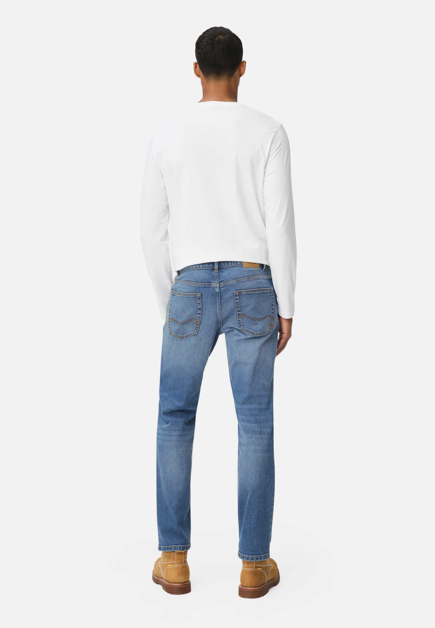 Herren Regular Fit 5-Pocket Hose Blau getragen hinten