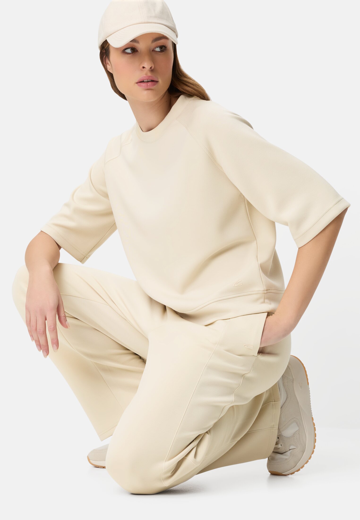 Women Crew neck sweatshirt Pearl White worn emotional