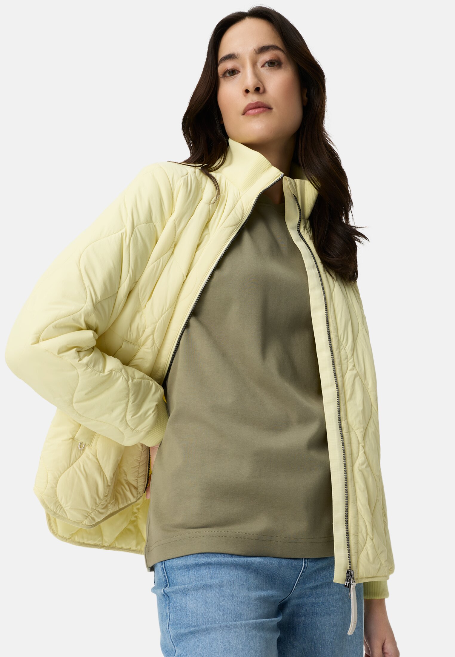 Damen Steppjacke mit Taschen Limonengelb getragen emotional