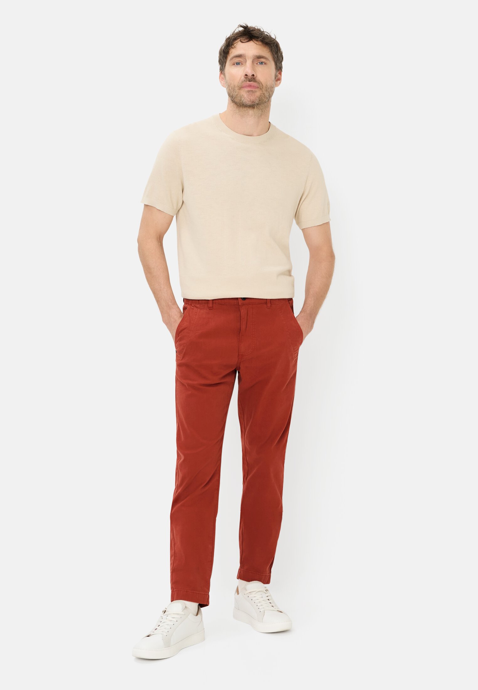 Men Chinos with elastic waistband Red worn front full body