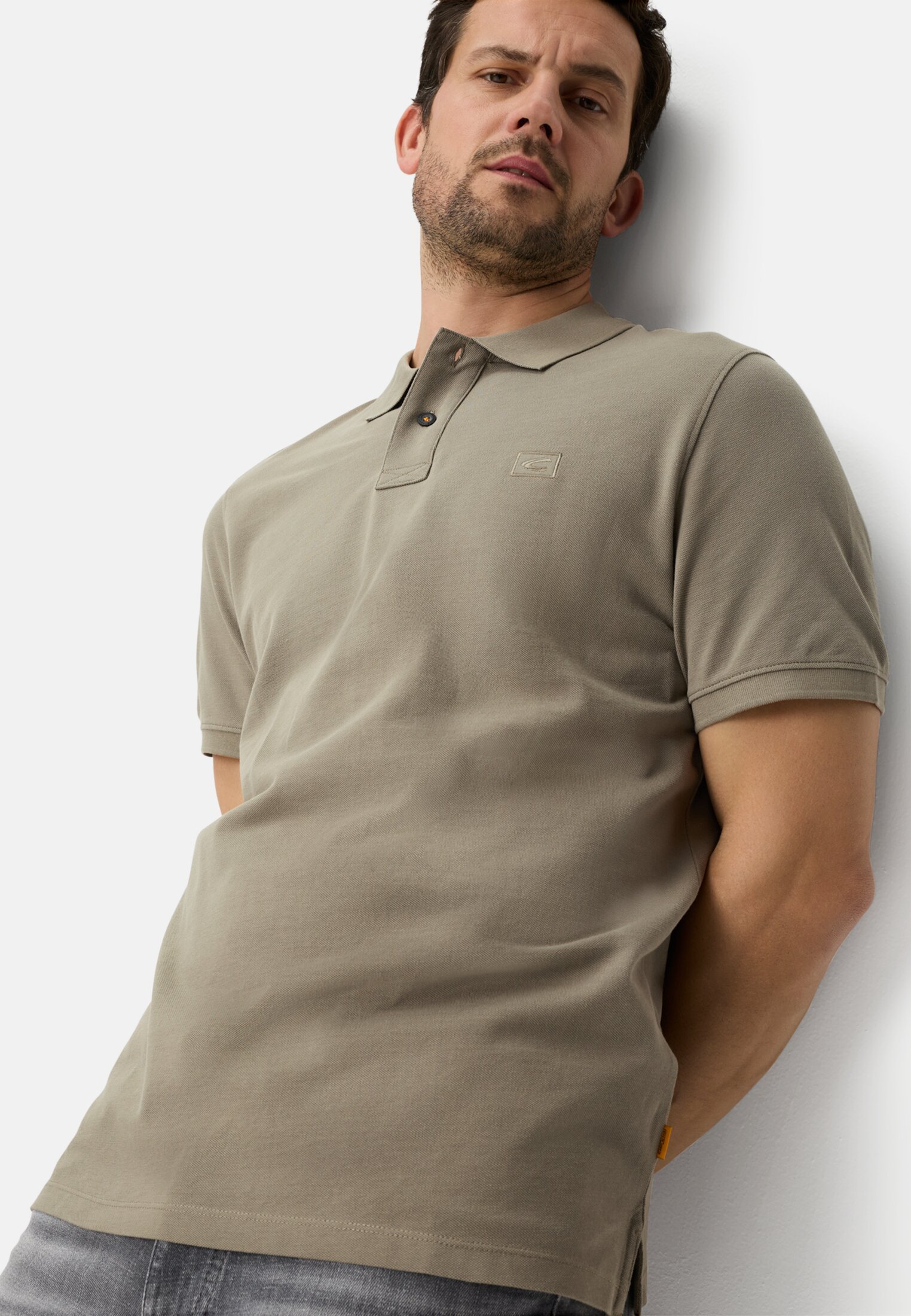 Heren Poloshirt met korte knoopsluiting Bruin gedragen emotional