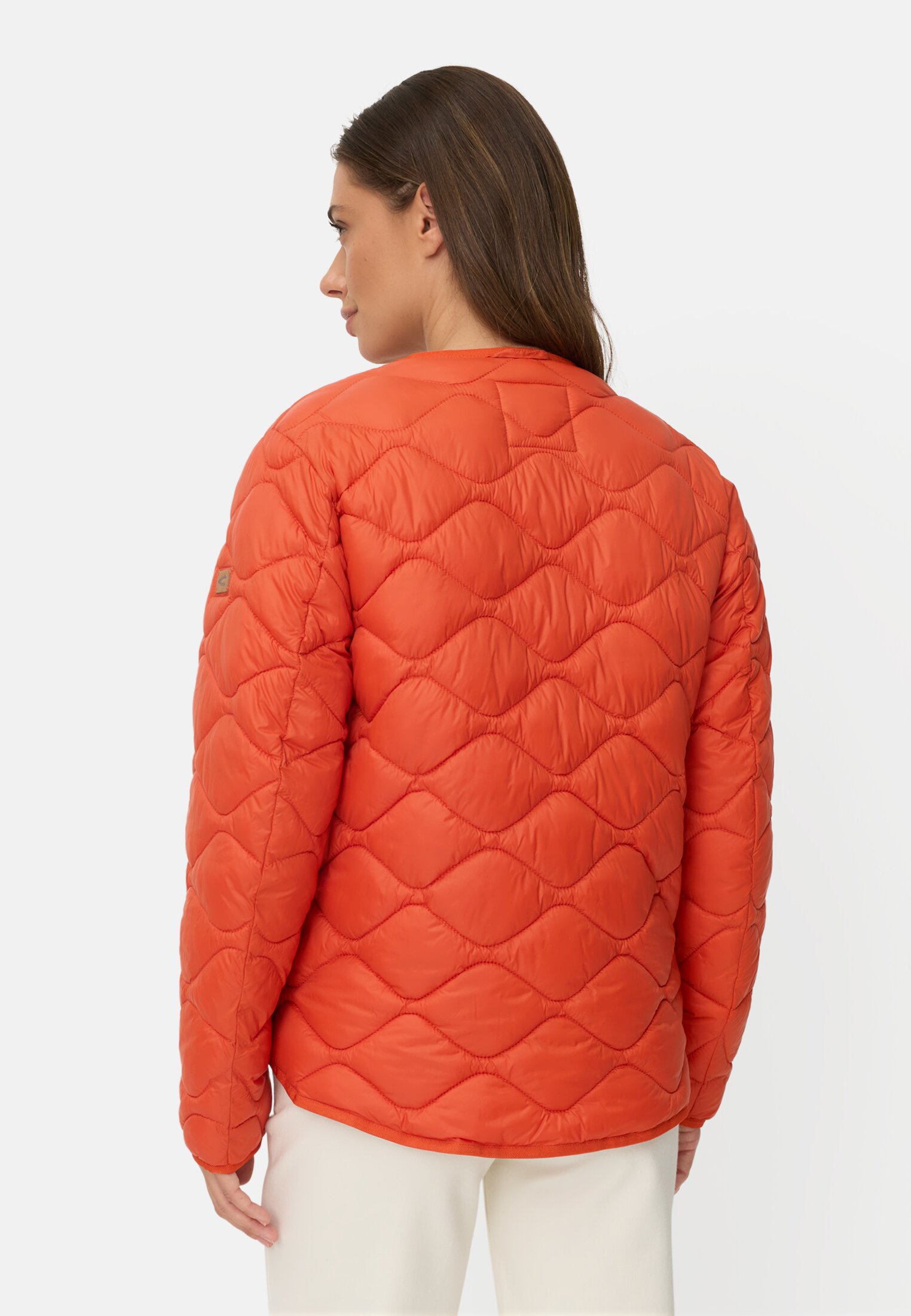 Damen Steppjacke mit 2-Wege Reißverschluss Orange getragen hinten