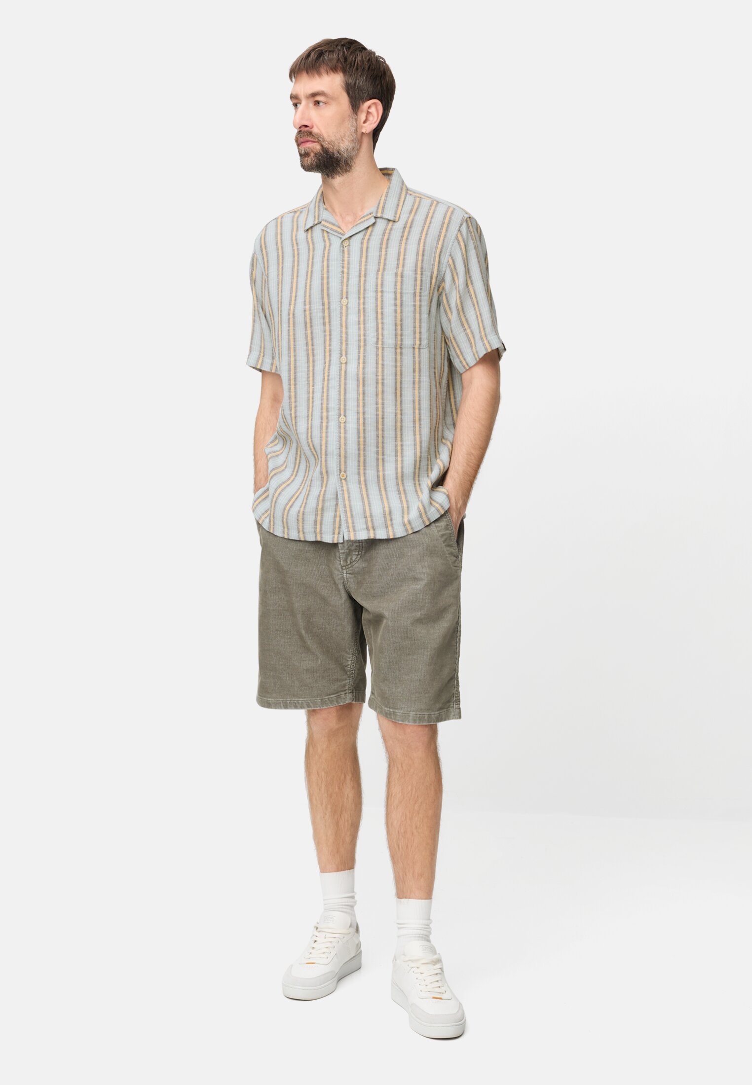 Heren Katoenen hemd met borstzak Waterblauw gedragen voor lichaam compleet