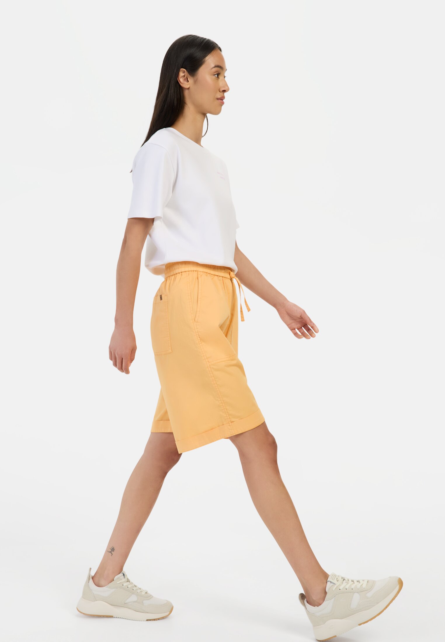 Women Bermuda shorts with elastic drawstring Orange worn emotional