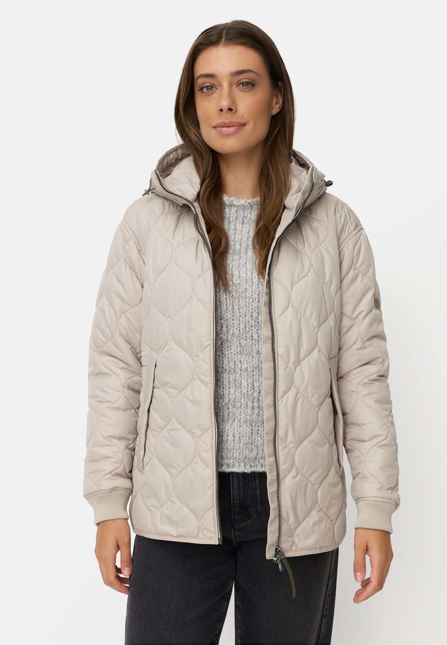 Damen Wasserabweisende Oversized-Jacke mit 2-Wege Reißverschluss Grau getragen vorn