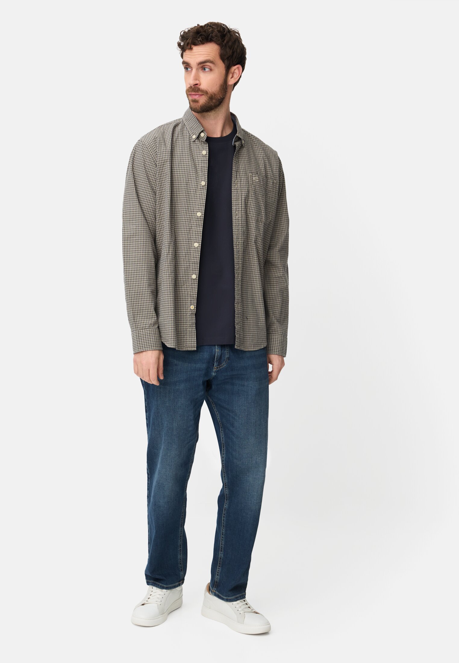 Herren T-Shirt mit Rückenprint Dunkelblau getragen vorne Ganzkörper