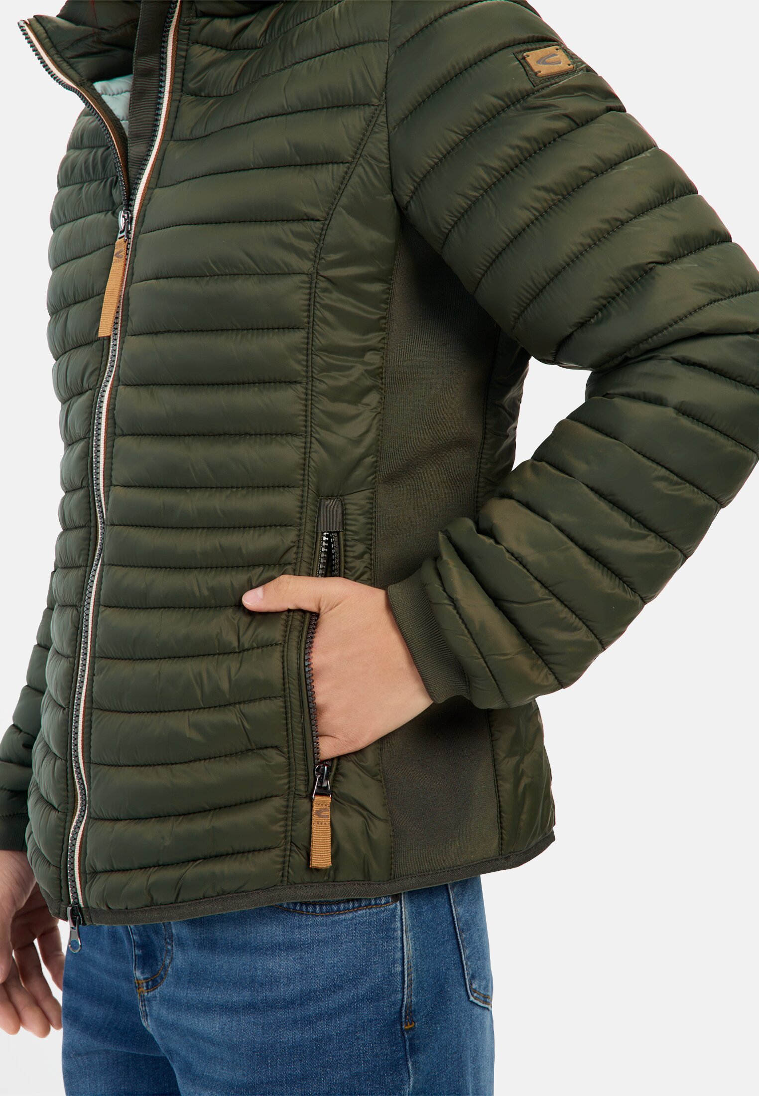 camelactive_Blouson_Forest_330530-9E50-38_M5 Women Lightweight quilted jacket made from recycled polyamide Dark Green worn detail close