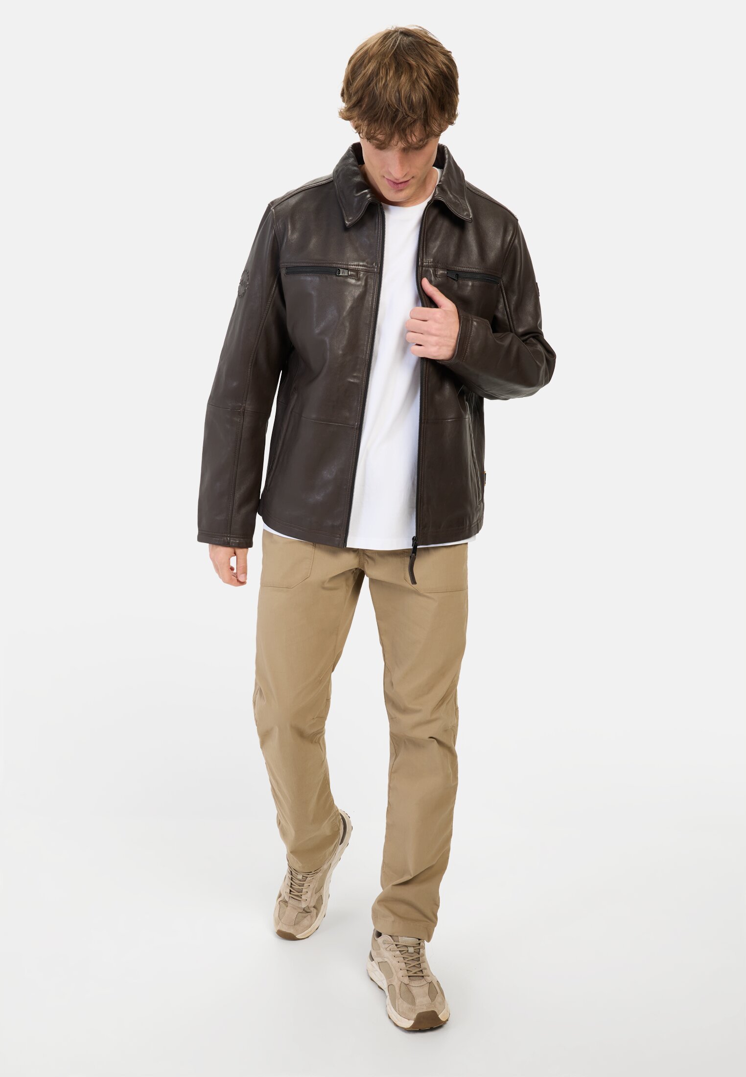 Herren Leder Blouson Braun getragen vorne Ganzkörper