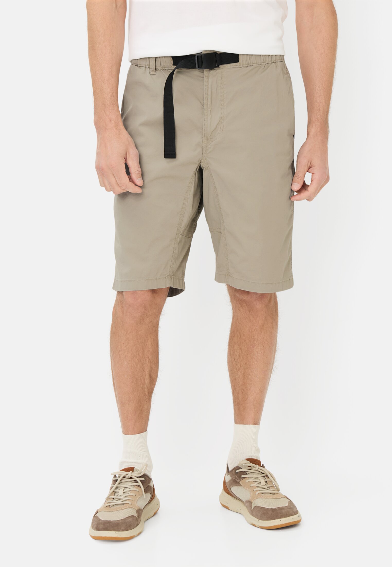 Herren Bermuda Shorts mit elastischem Bund Beige getragen vorn