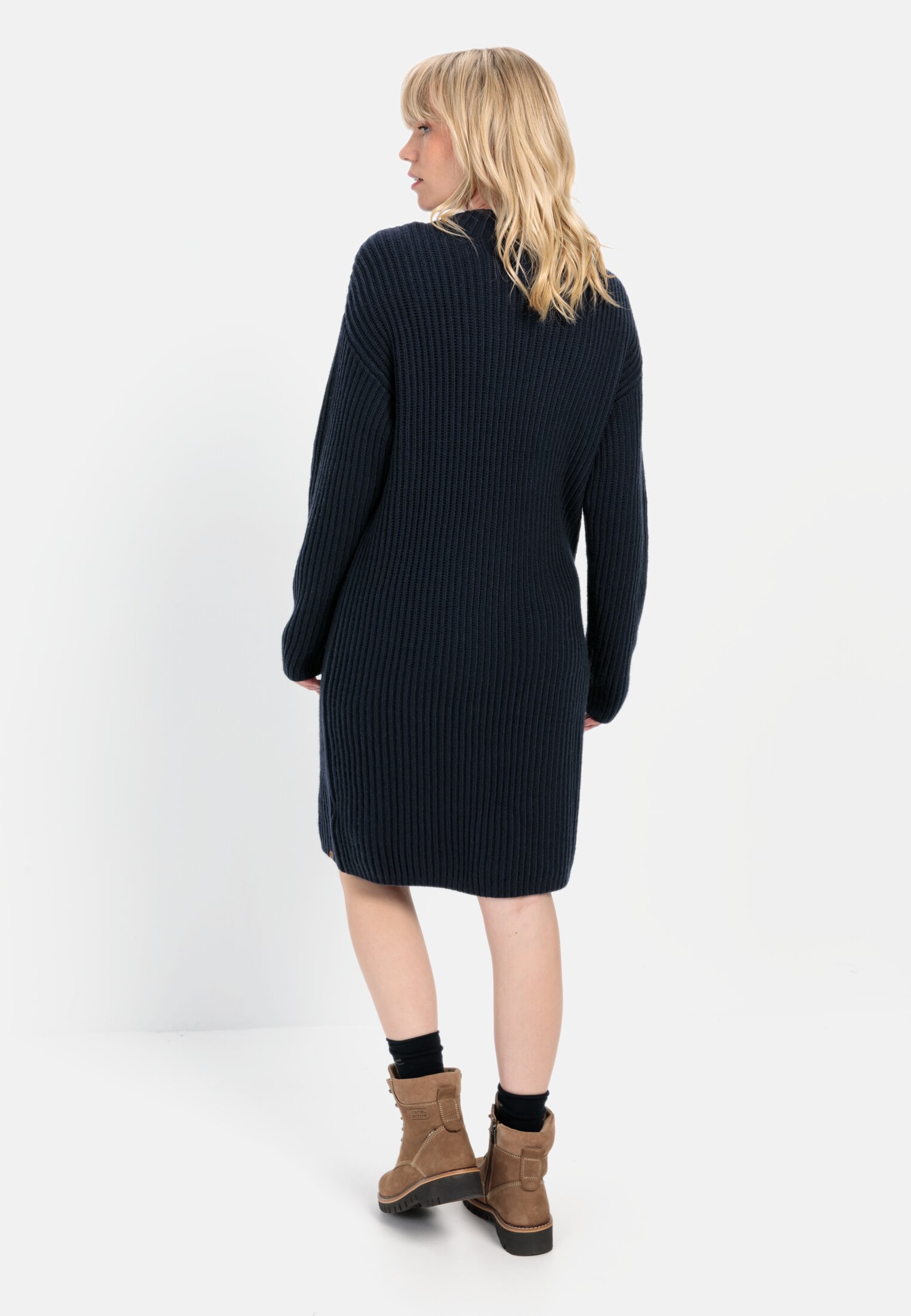 Damen Strickkleid mit Stehkragen Dunkelblau getragen hinten