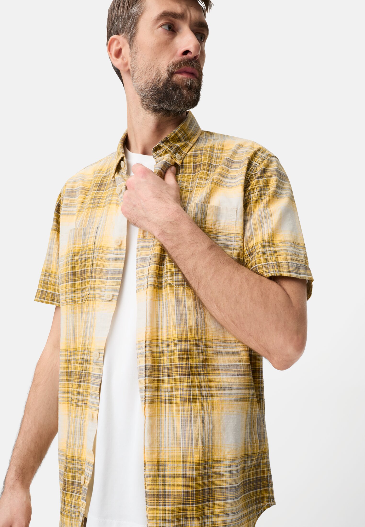 Heren Korte mouwen shirt met borstzakken Zonnegeel gedragen emotional