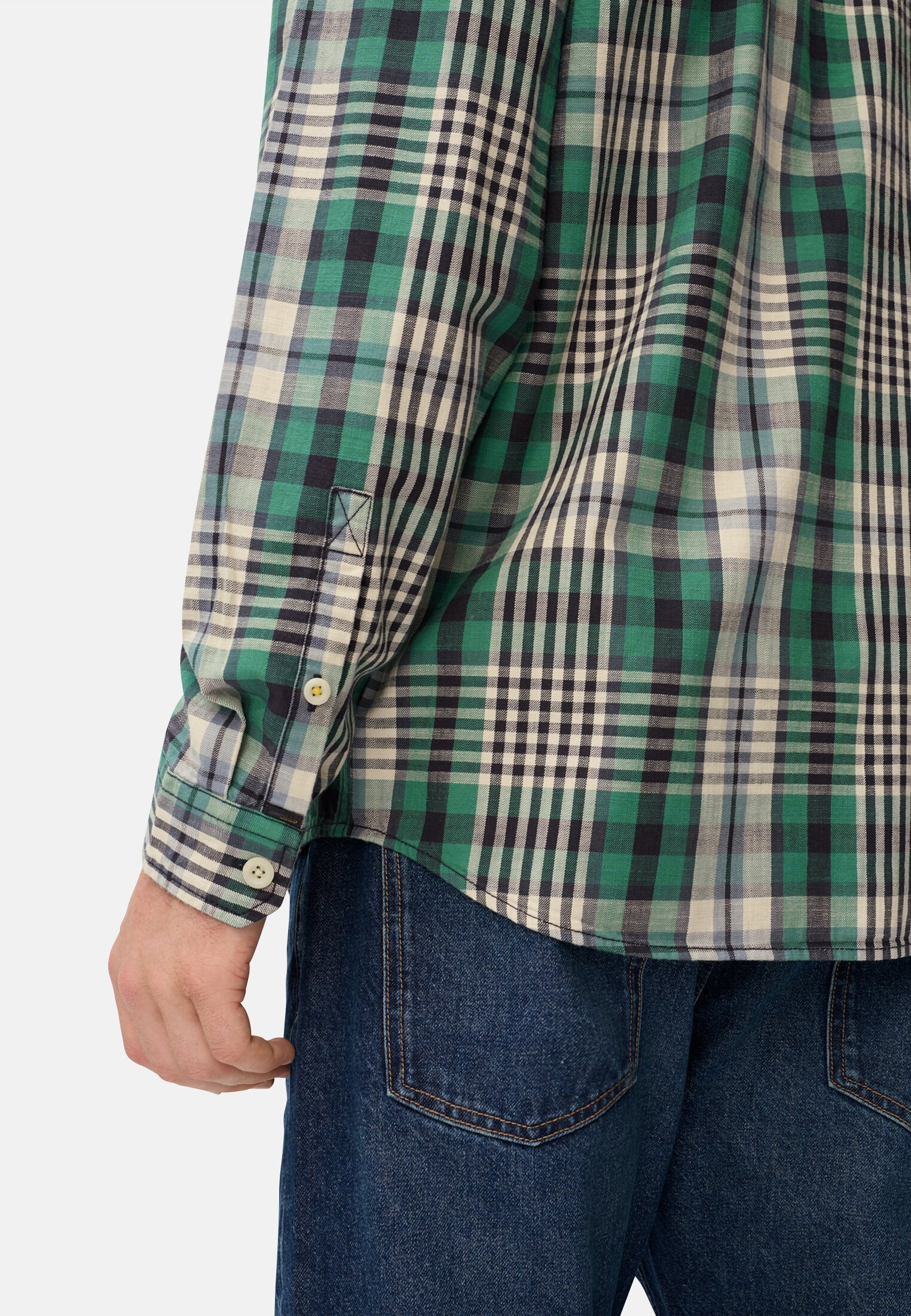 Men Long-sleeved shirt with Kent collar and chest pockets Fir green worn detail close