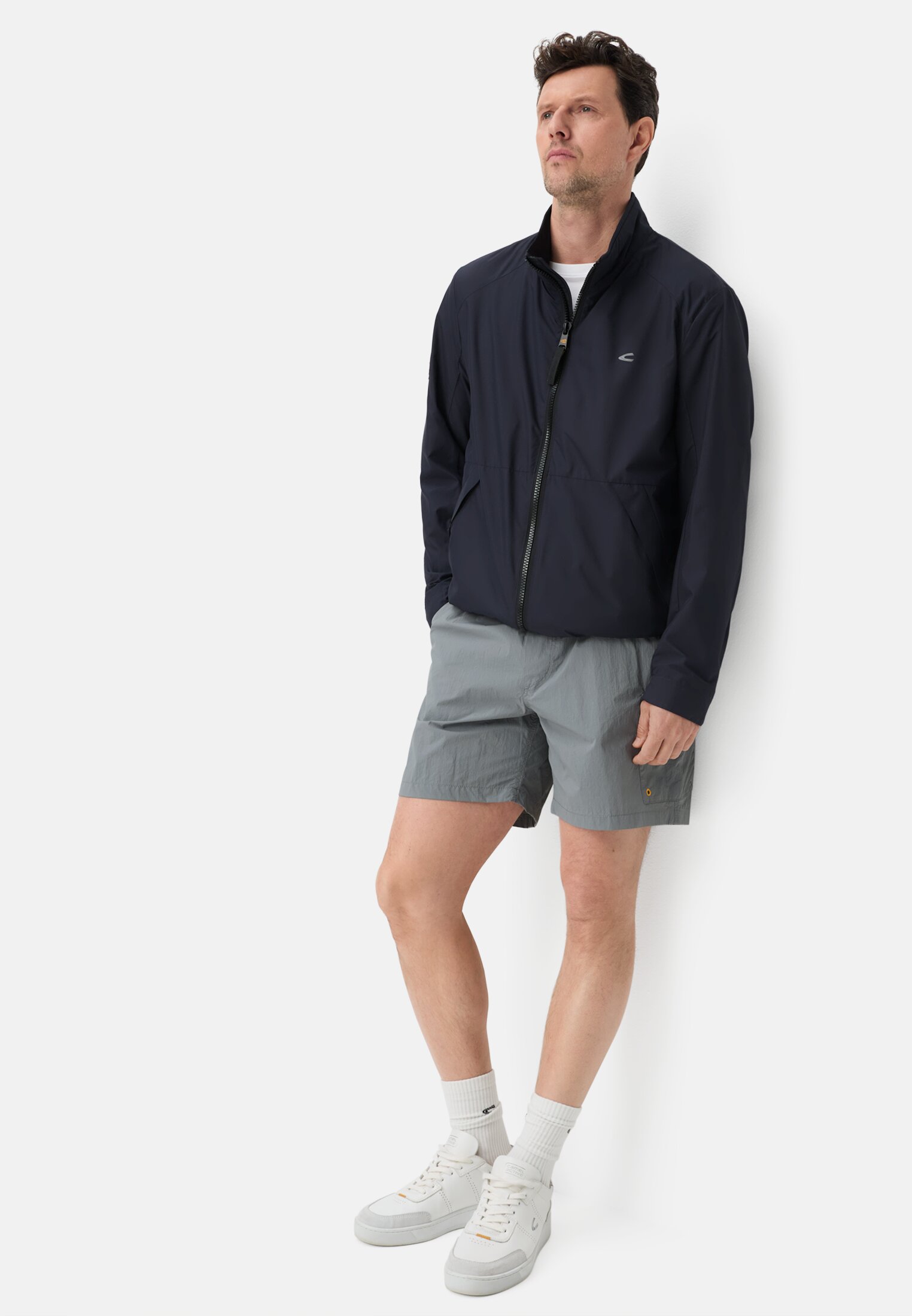 Herren Shorts mit Tunnelzug Sturmblau getragen emotional