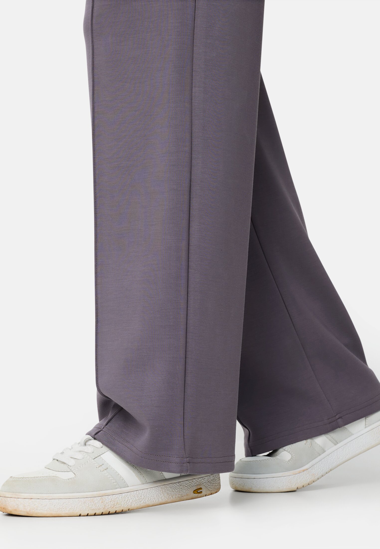 Damen Casual Pants im Jogger-Stil mit elastischem Bund Misty Lilac getragen detailliert nah