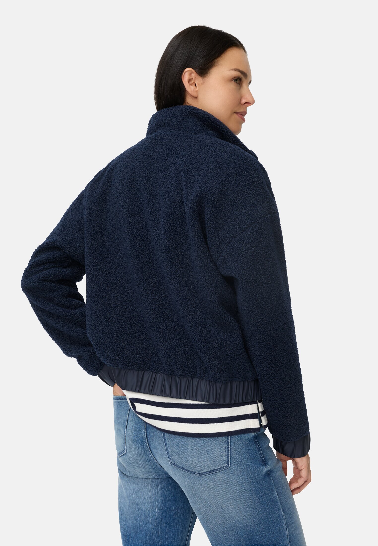 Vrouwen Jas met opstaande kraag en tweewegsritssluiting Donkerblauw gedragen achter