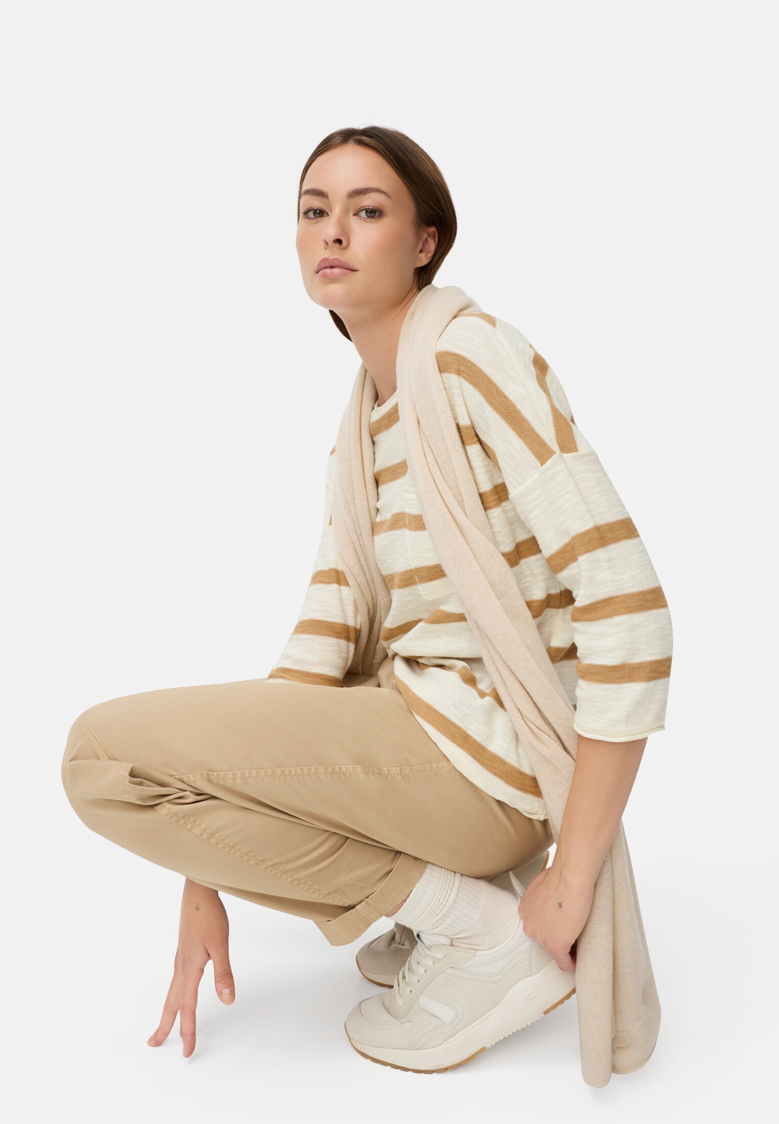 Damen Boxy Strickpullover mit 3/4-Ärmeln Milchweiß getragen emotional