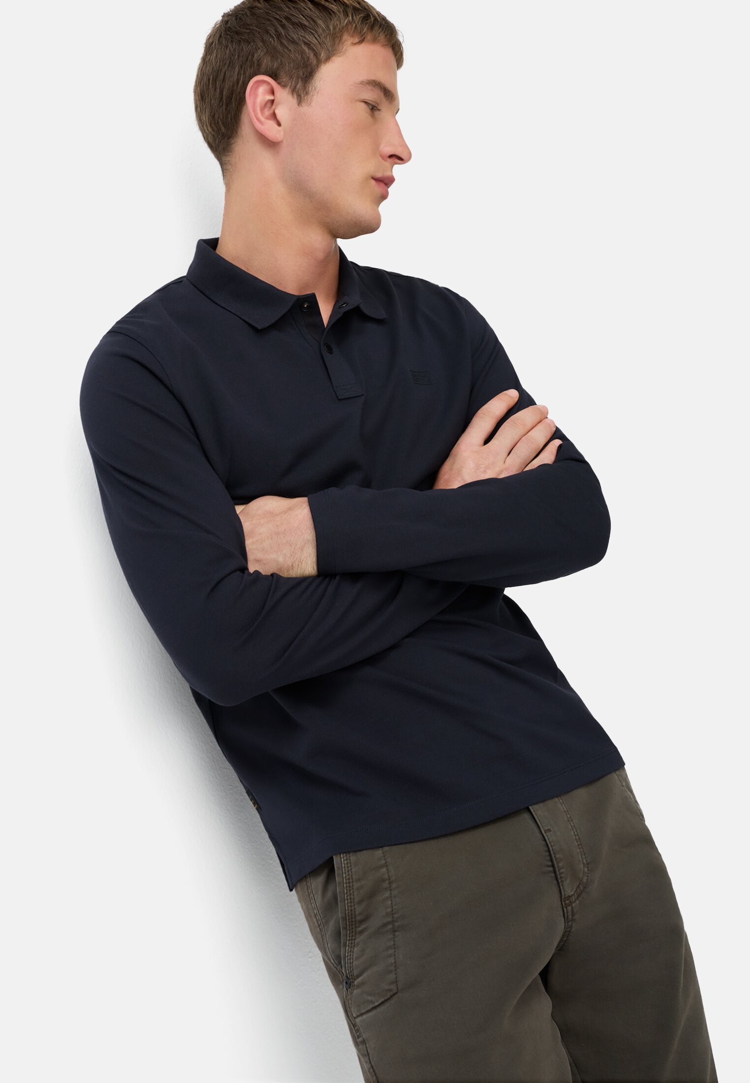 Men Polo shirt with cooling performance Navy blue worn emotional