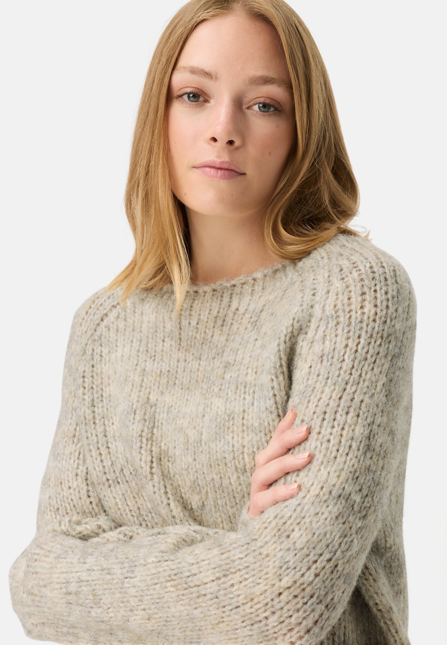 Women Knitted sweater with a crew neck Light gray worn detail close