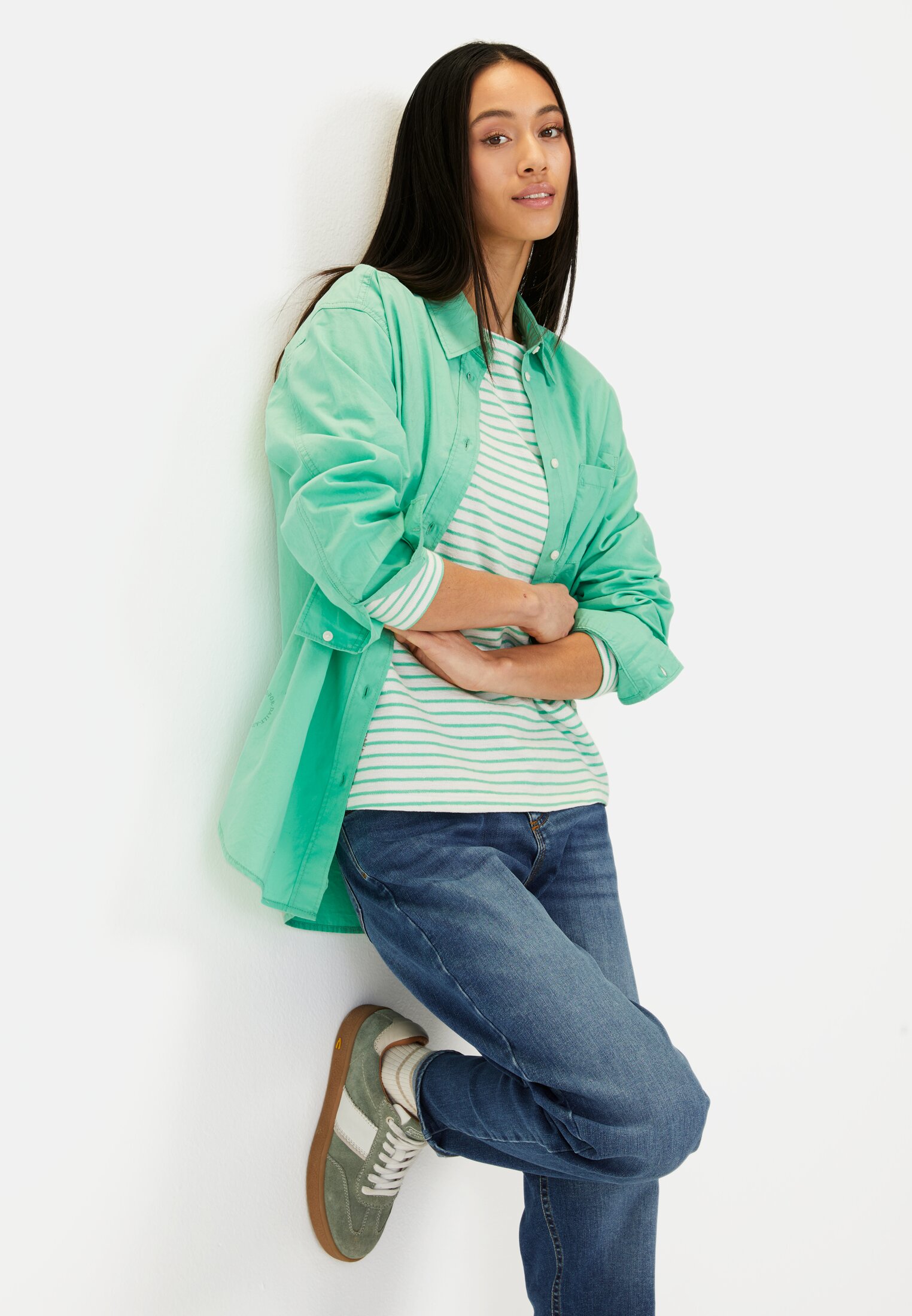 Women Long-sleeved shirt with a crew neck Green-White worn emotional