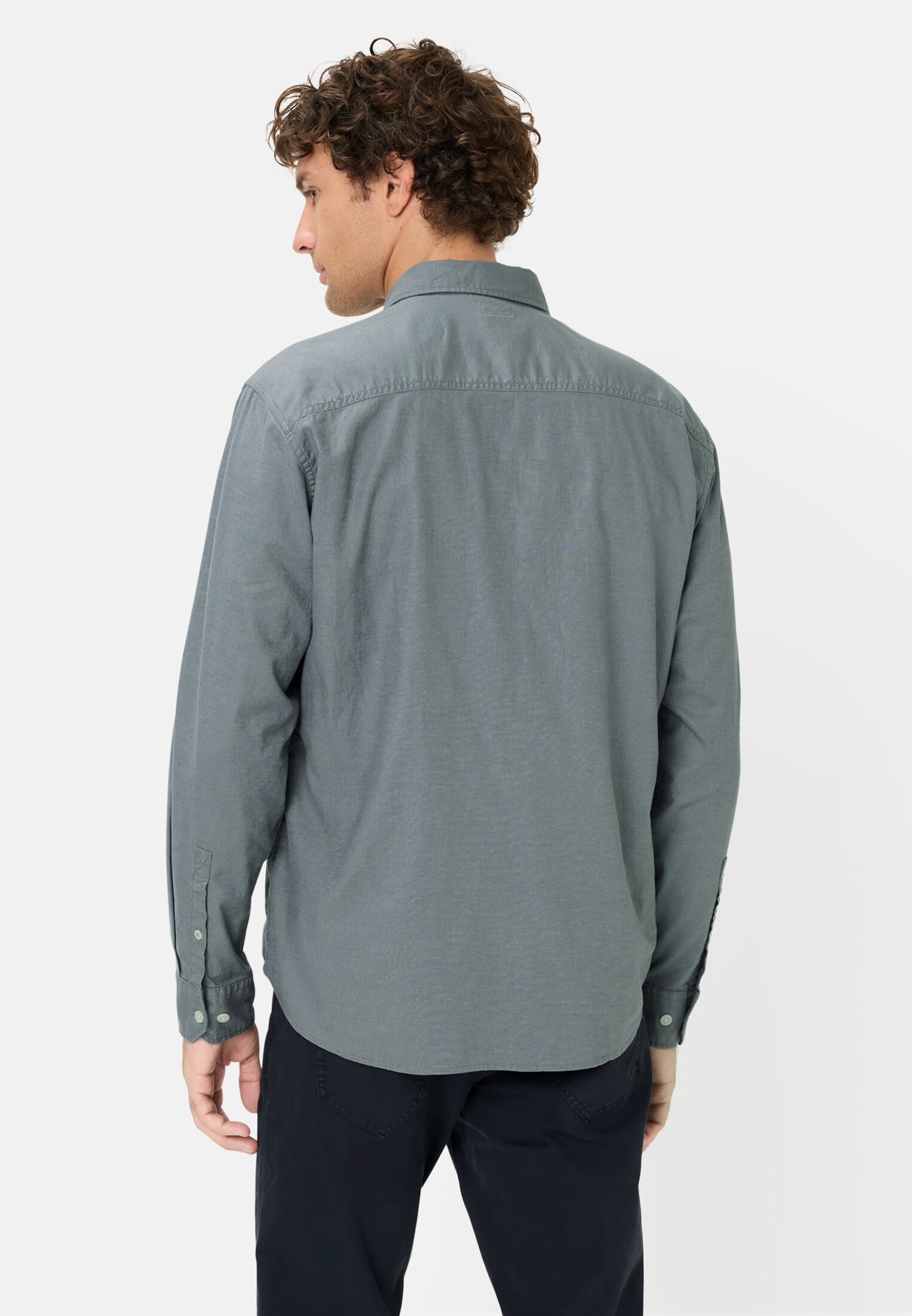 Heren Linnen-katoen mix shirt met lange mouwen Stormblauw gedragen achter