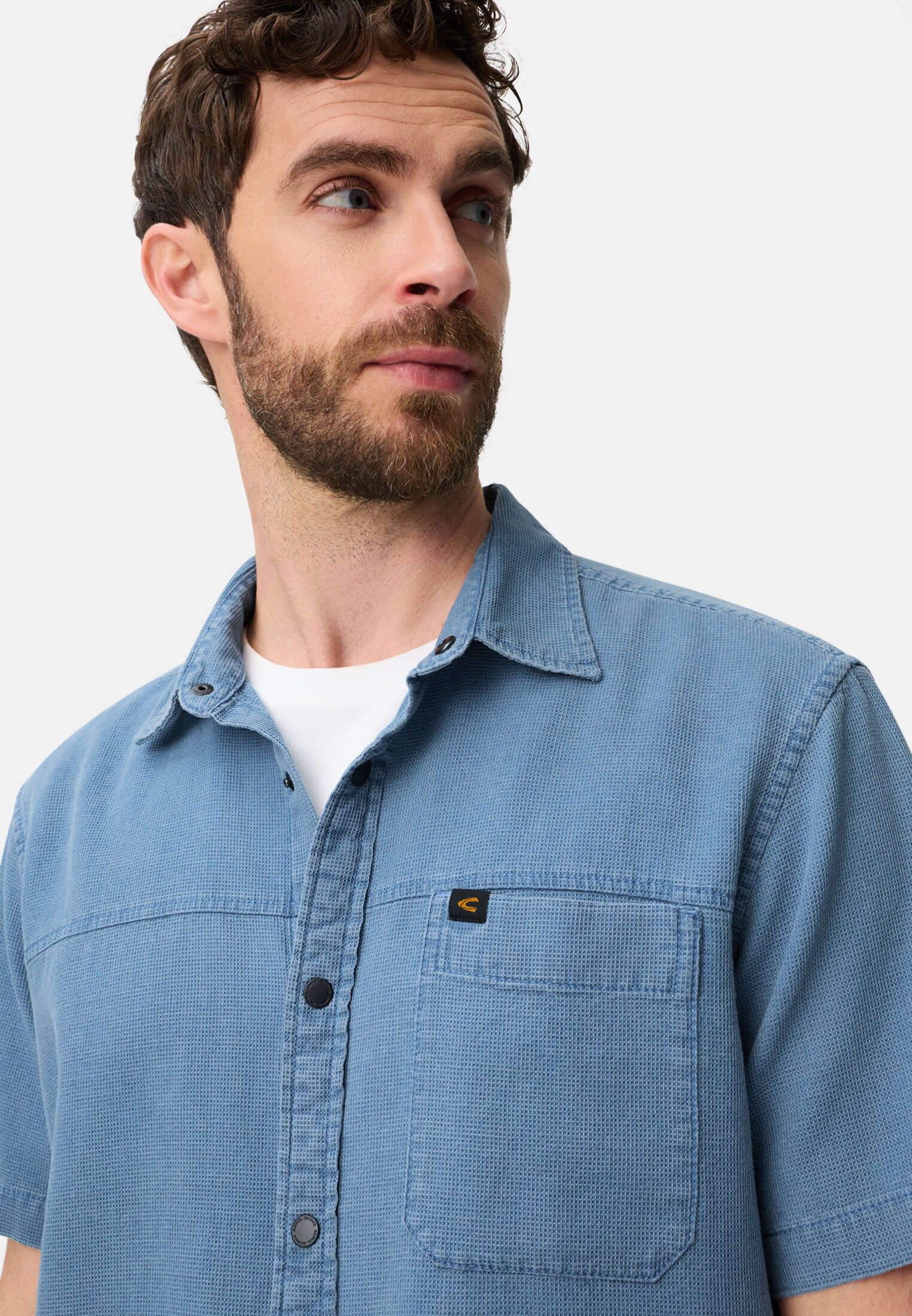 Men Short sleeve shirt made of pure cotton Sky Blue worn detail close